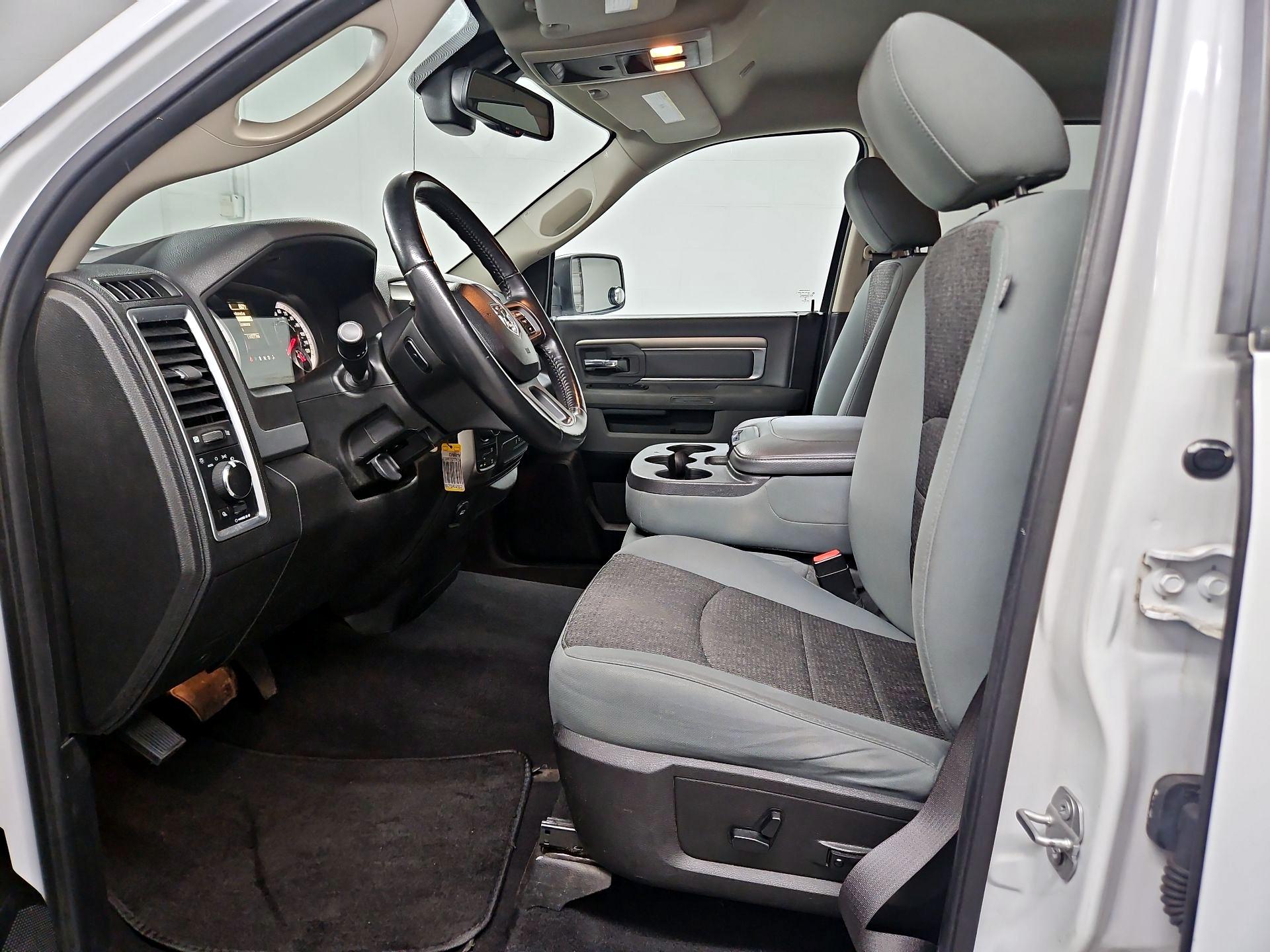 Thumbnail: 2019 RAM 1500 Classic - 11