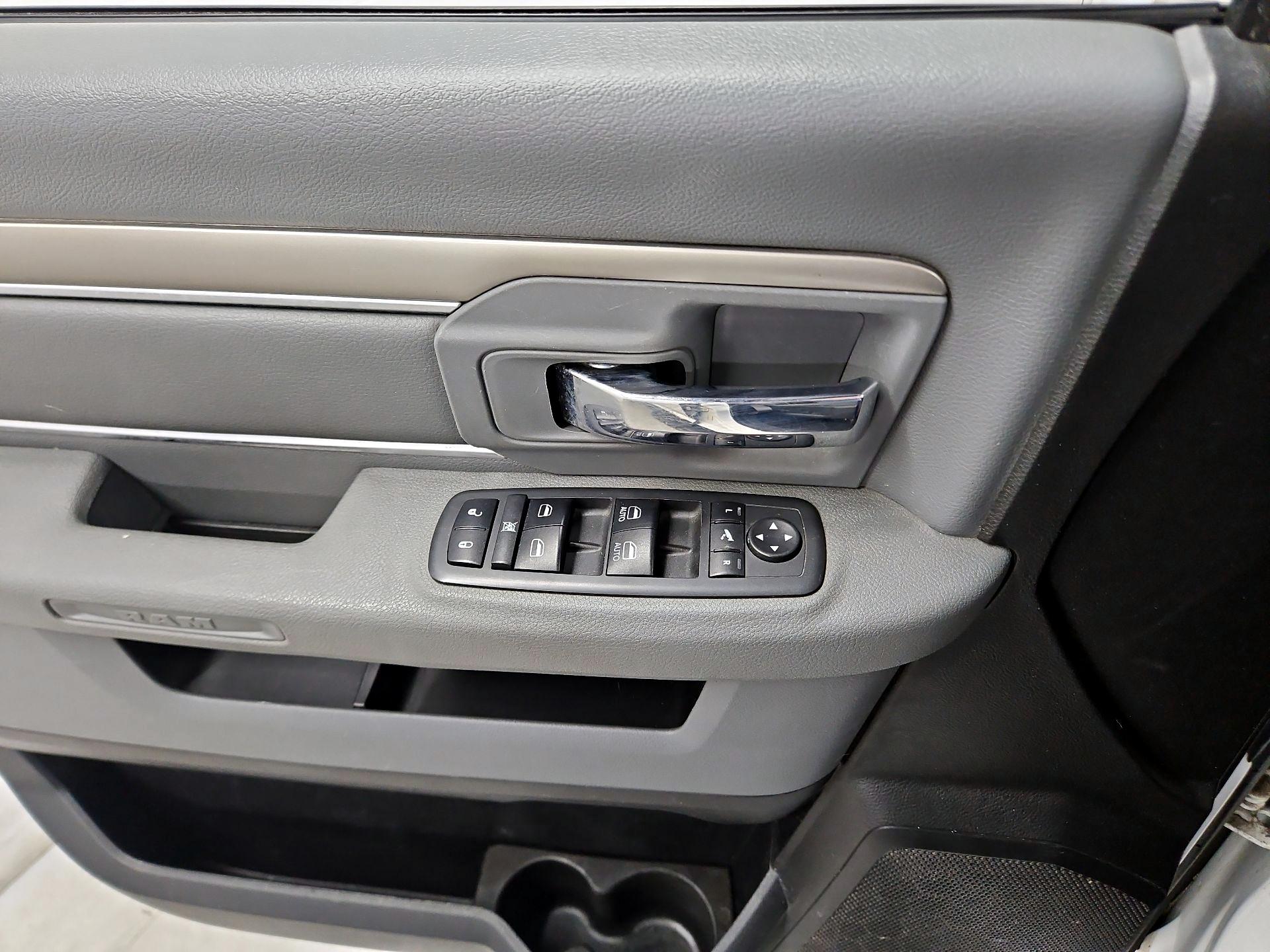 Thumbnail: 2019 RAM 1500 Classic - 12