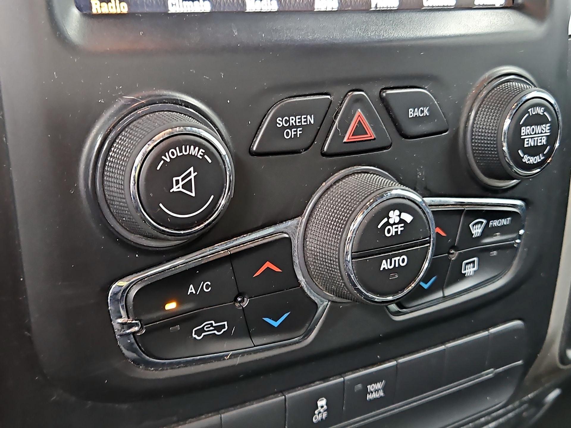 Thumbnail: 2019 RAM 1500 Classic - 16