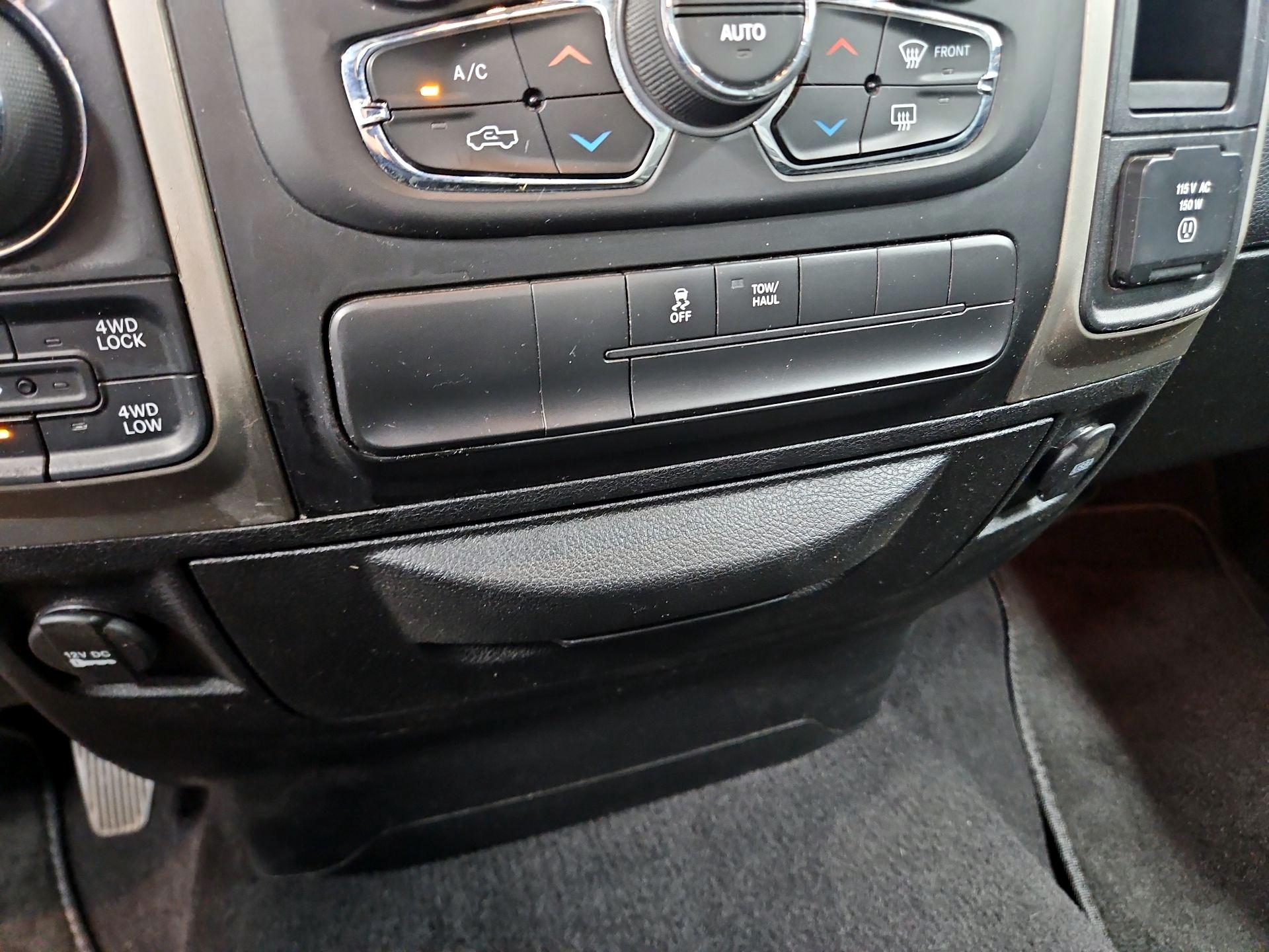 Thumbnail: 2019 RAM 1500 Classic - 18