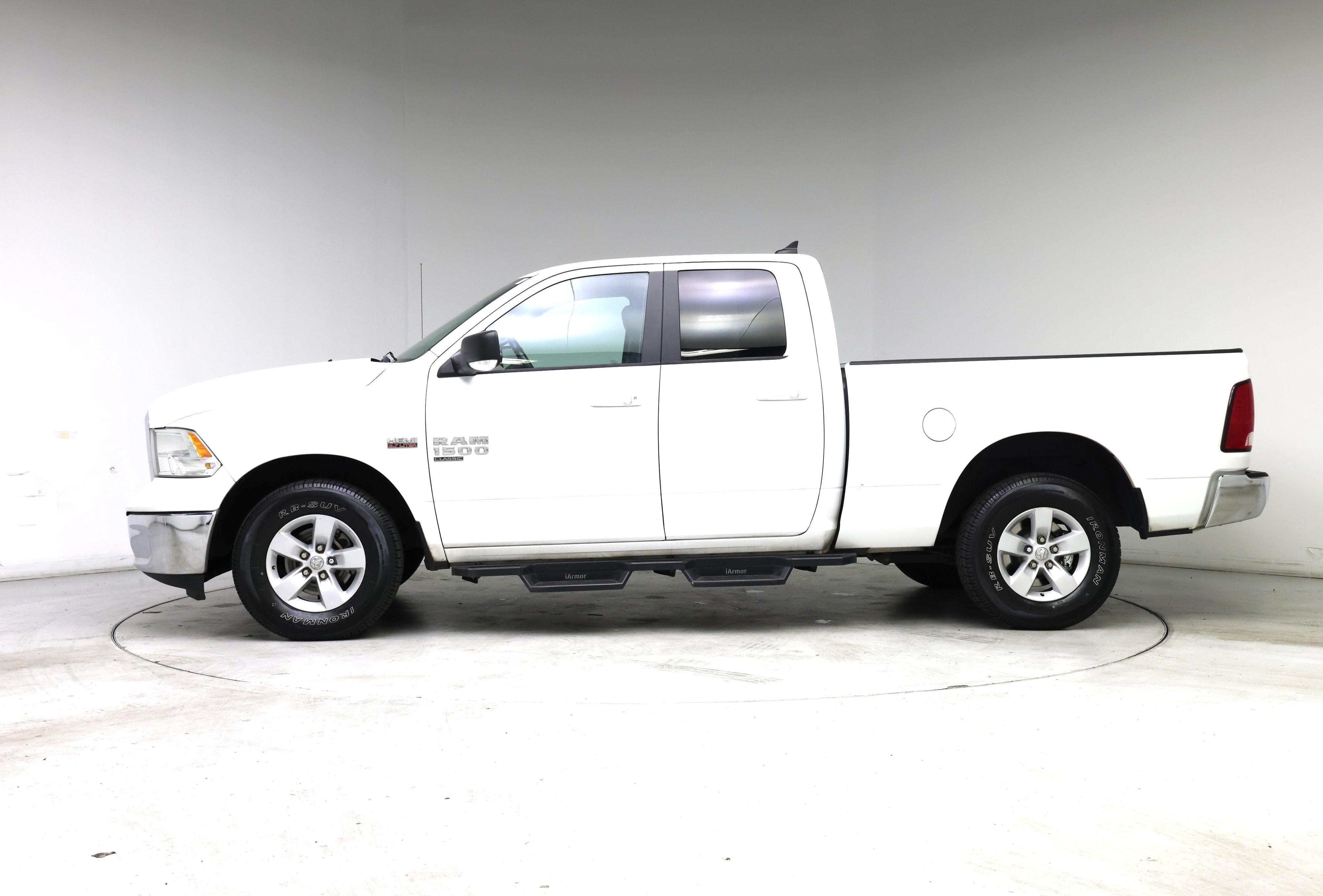 Thumbnail: 2019 RAM 1500 Classic - 3