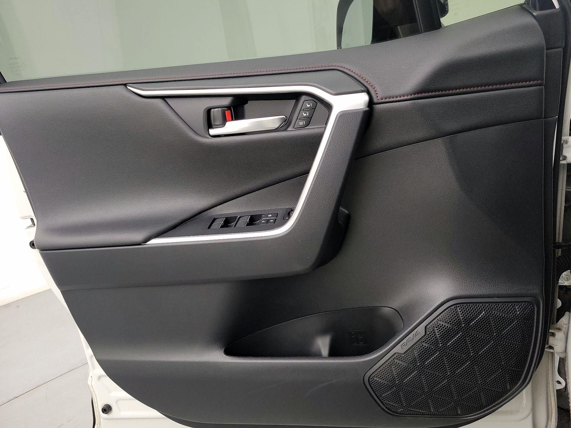 Thumbnail: 2022 Toyota RAV4 - 12