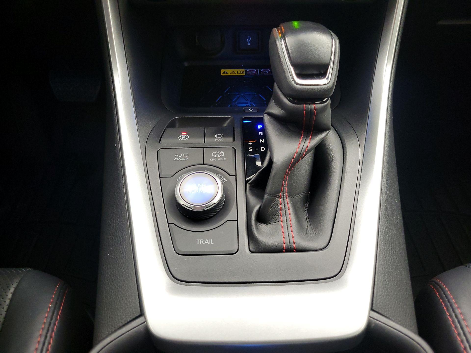 Thumbnail: 2022 Toyota RAV4 - 18