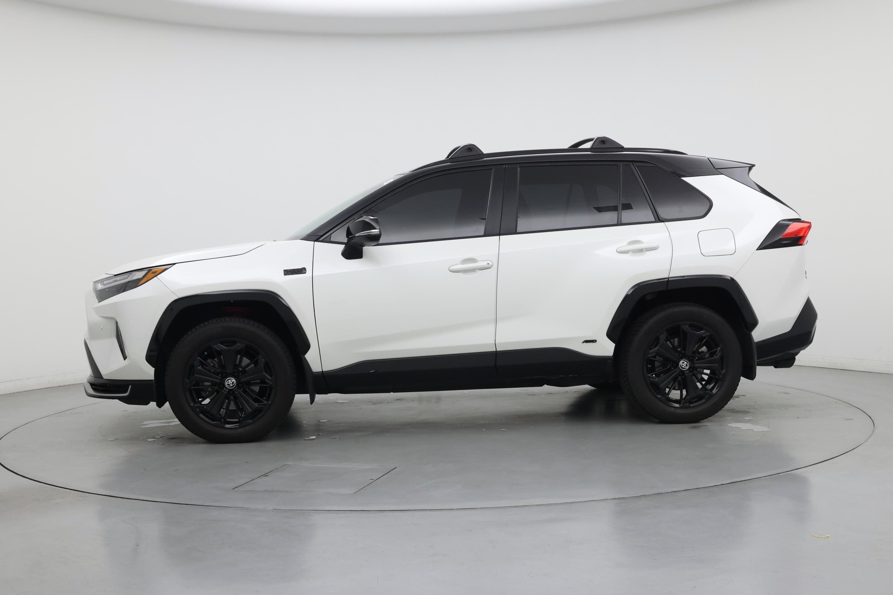 Thumbnail: 2022 Toyota RAV4 - 3