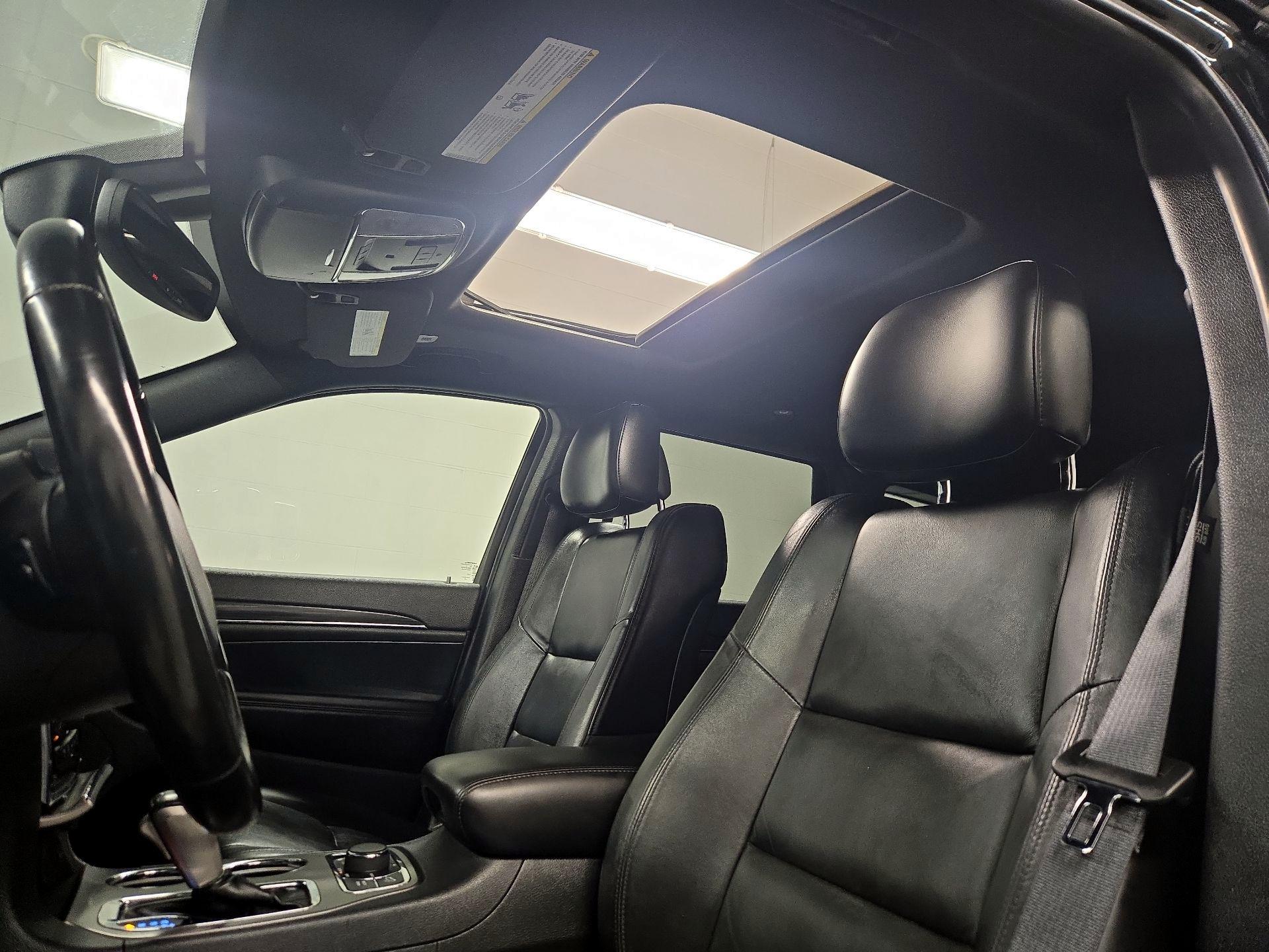 Thumbnail: 2020 Jeep Grand Cherokee - 20