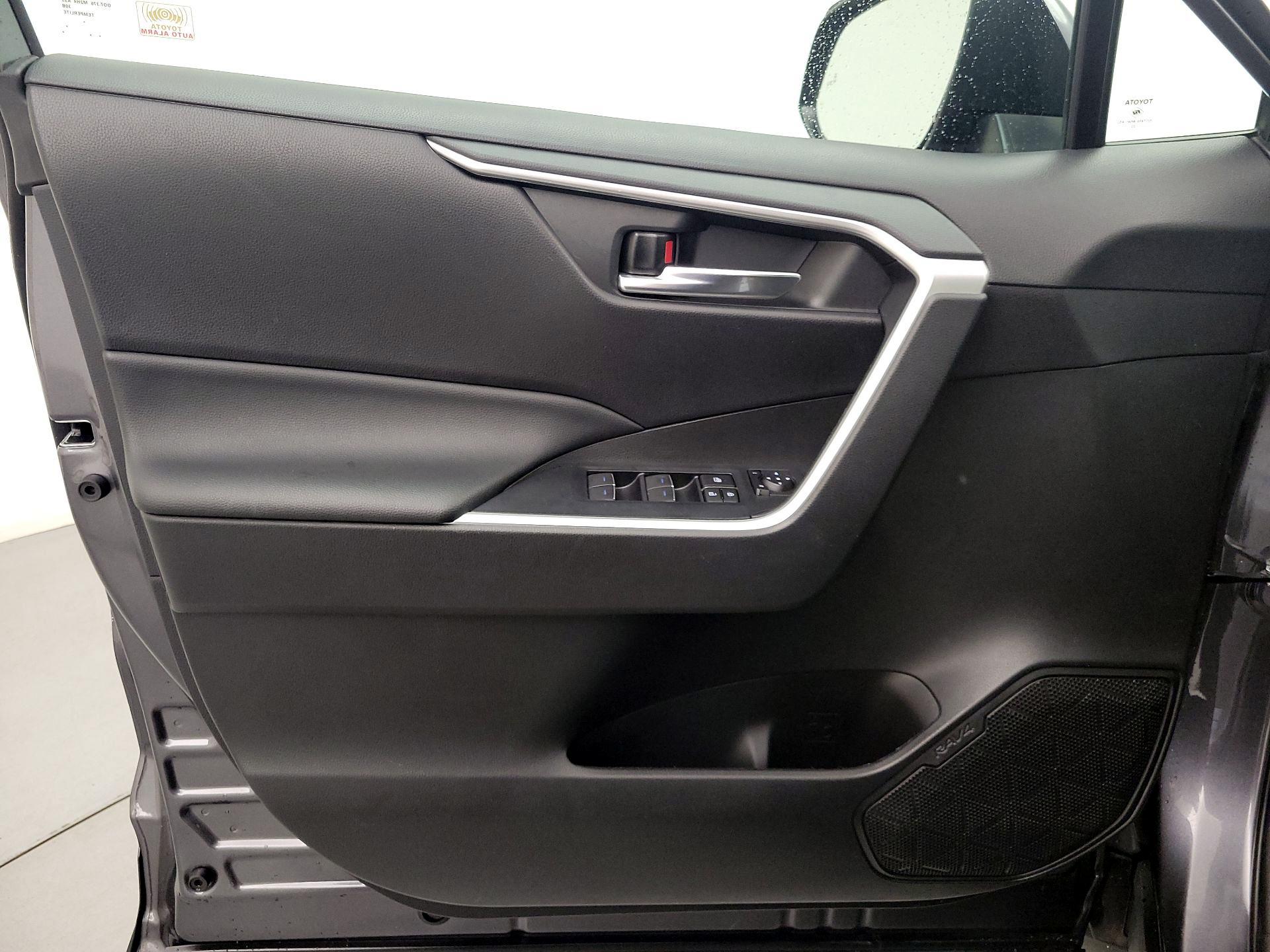 Thumbnail: 2022 Toyota RAV4 - 12