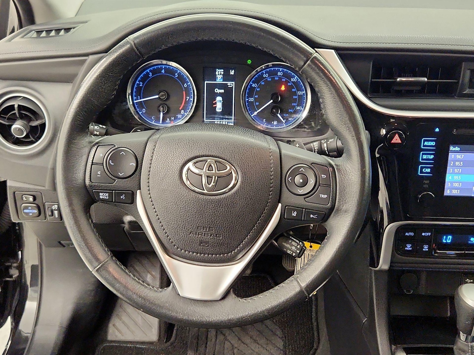 2017 Toyota Corolla SE - Photo 11