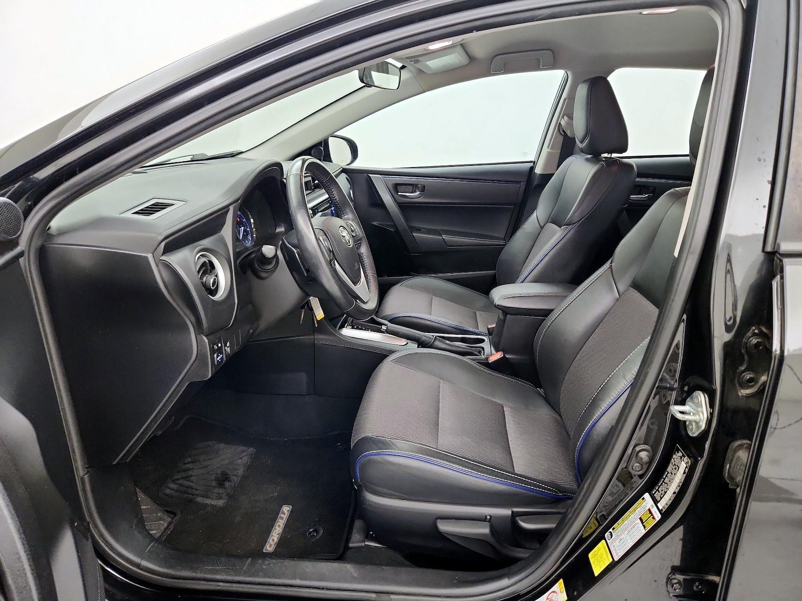 2017 Toyota Corolla SE - Photo 12