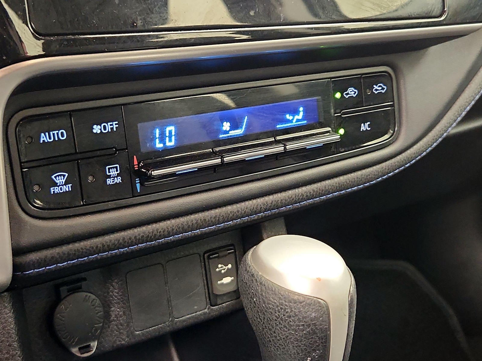 2017 Toyota Corolla SE - Photo 17