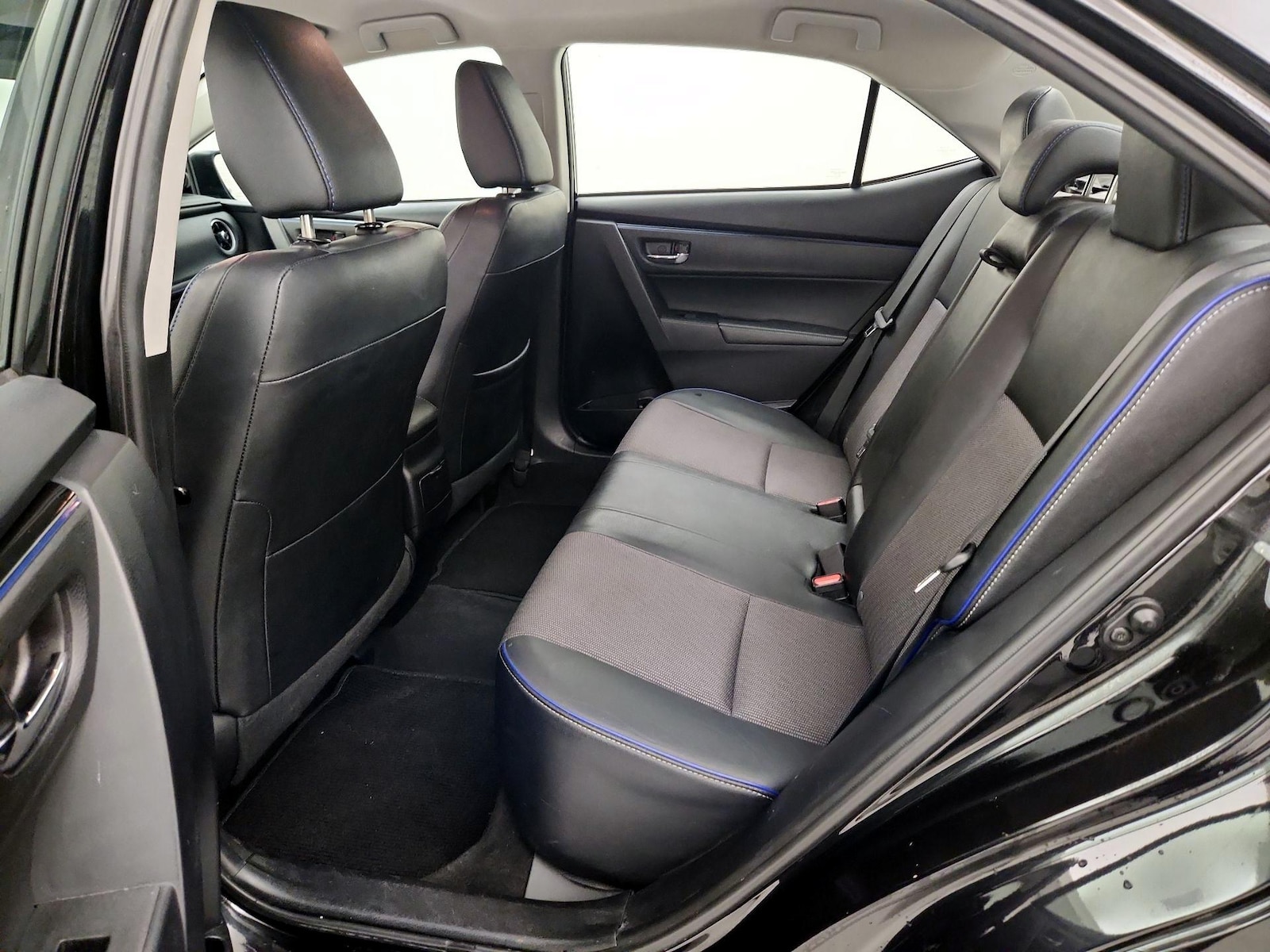 2017 Toyota Corolla SE - Photo 20