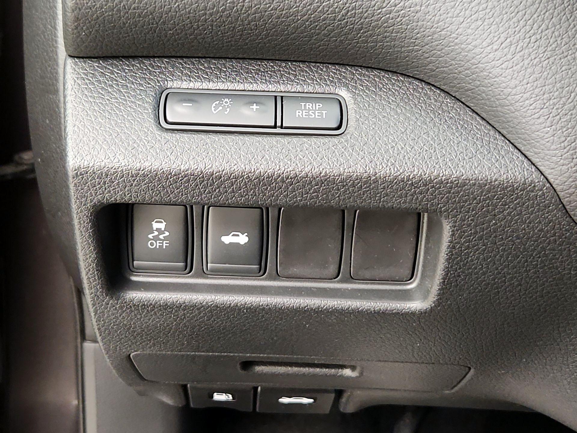 Thumbnail: 2014 Nissan Altima - 13