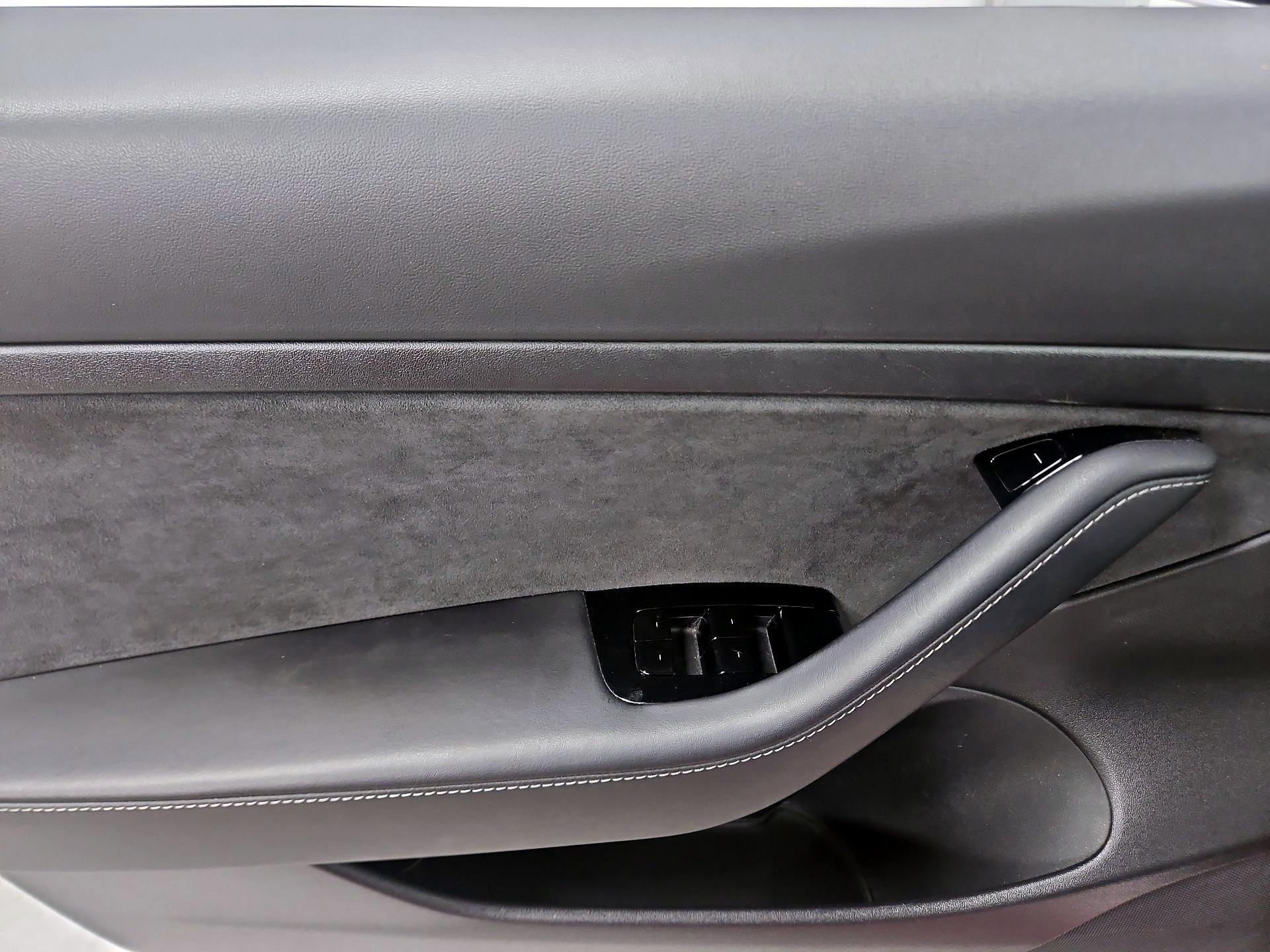 Thumbnail: 2020 Tesla Model 3 - 12