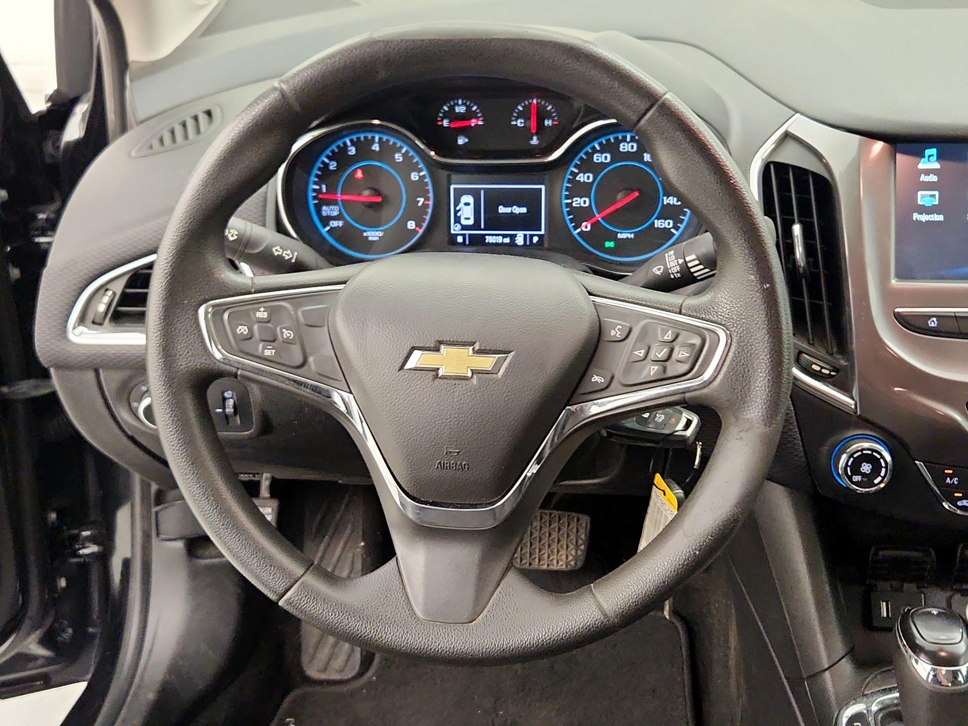 Thumbnail: 2017 Chevrolet Cruze - 10