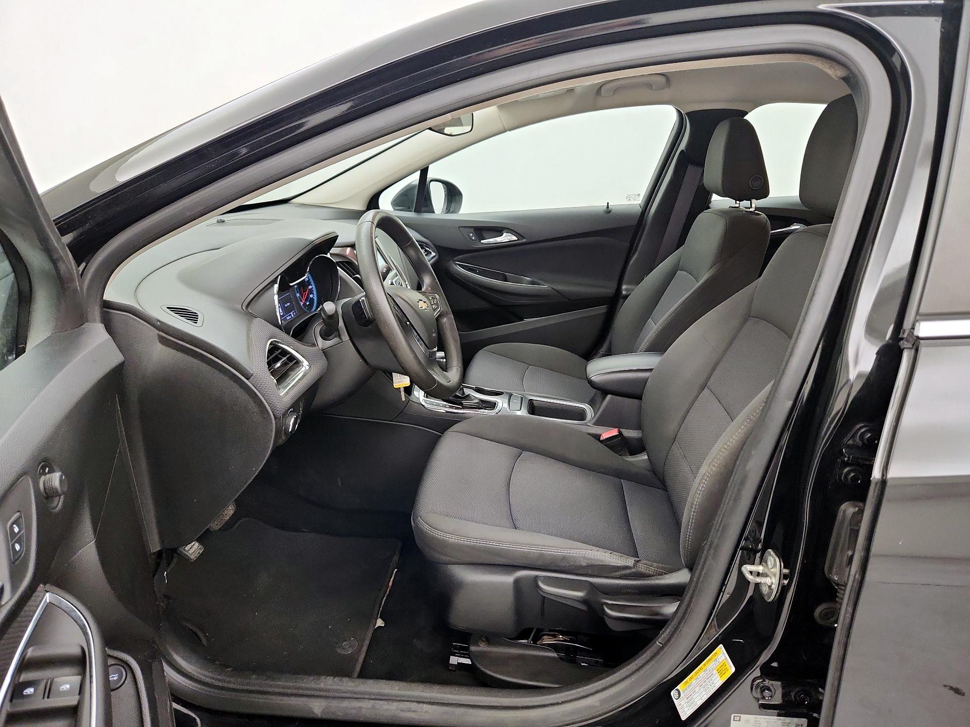 Thumbnail: 2017 Chevrolet Cruze - 11