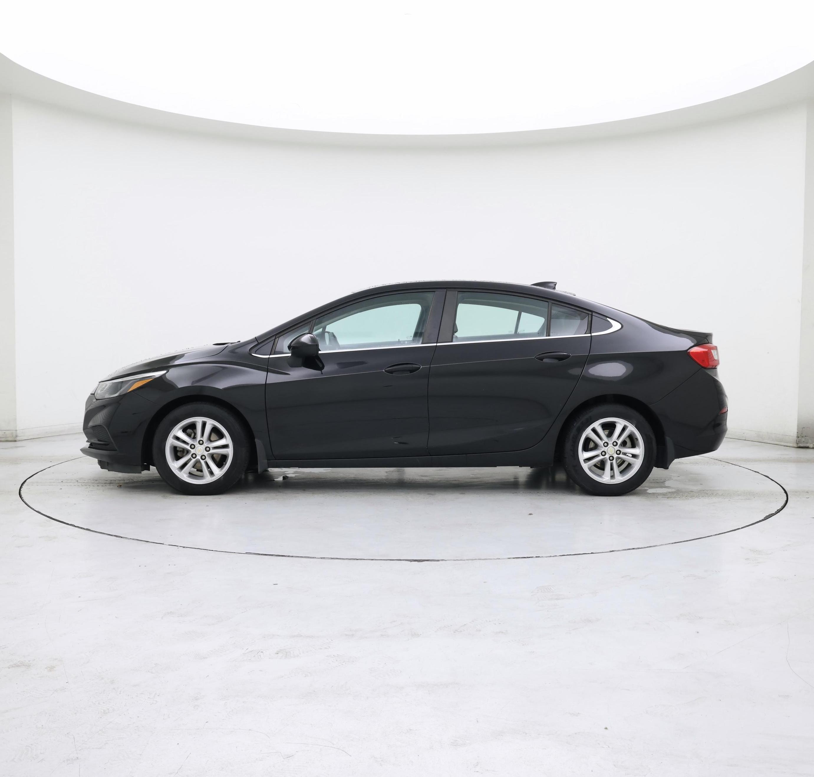 Thumbnail: 2017 Chevrolet Cruze - 3