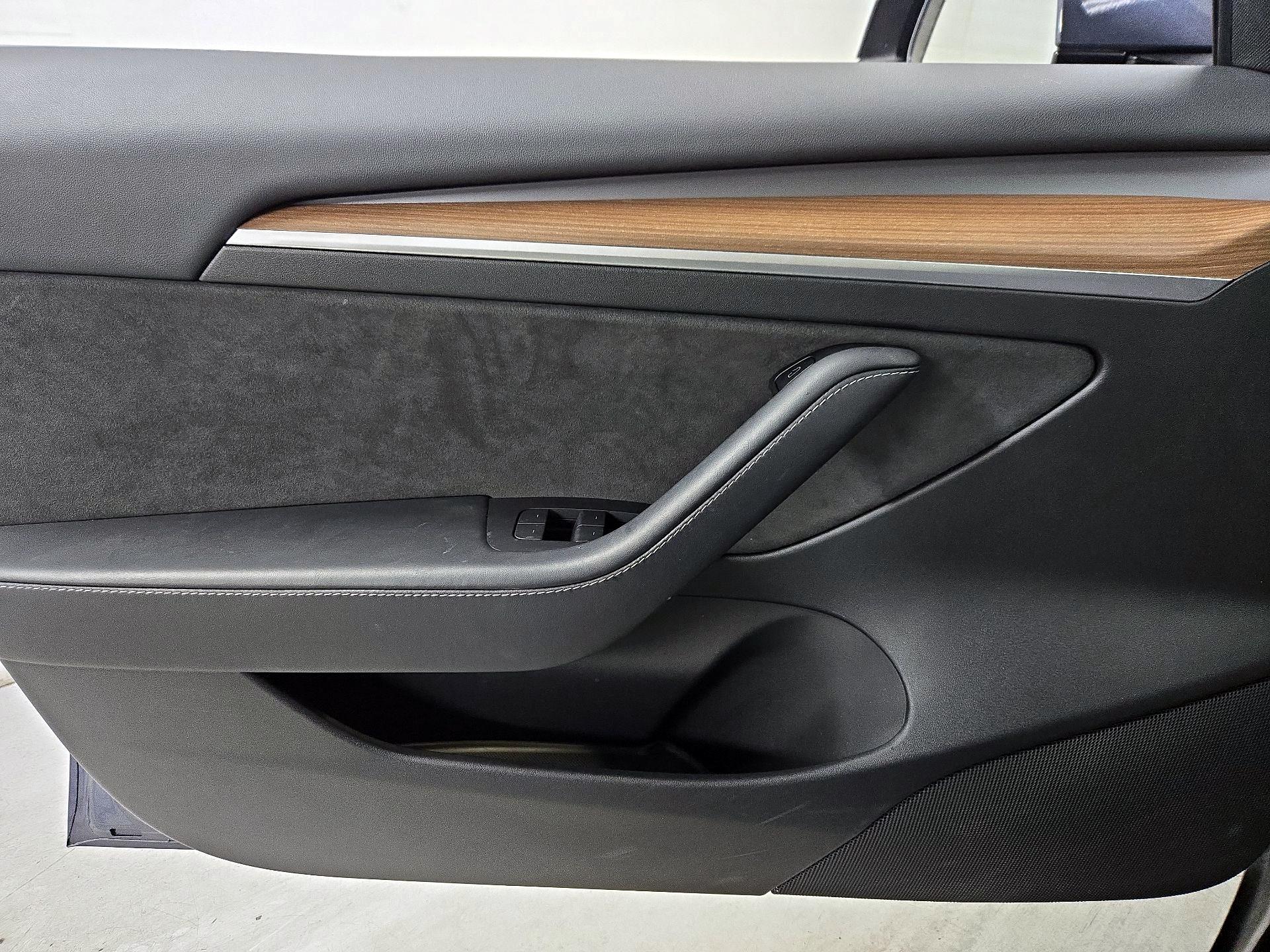 Thumbnail: 2023 Tesla Model 3 - 12
