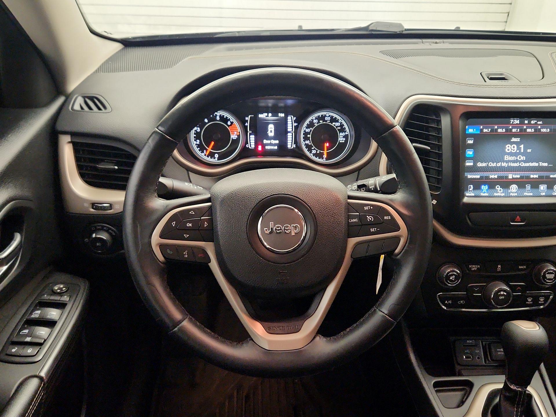 Thumbnail: 2017 Jeep Cherokee - 10