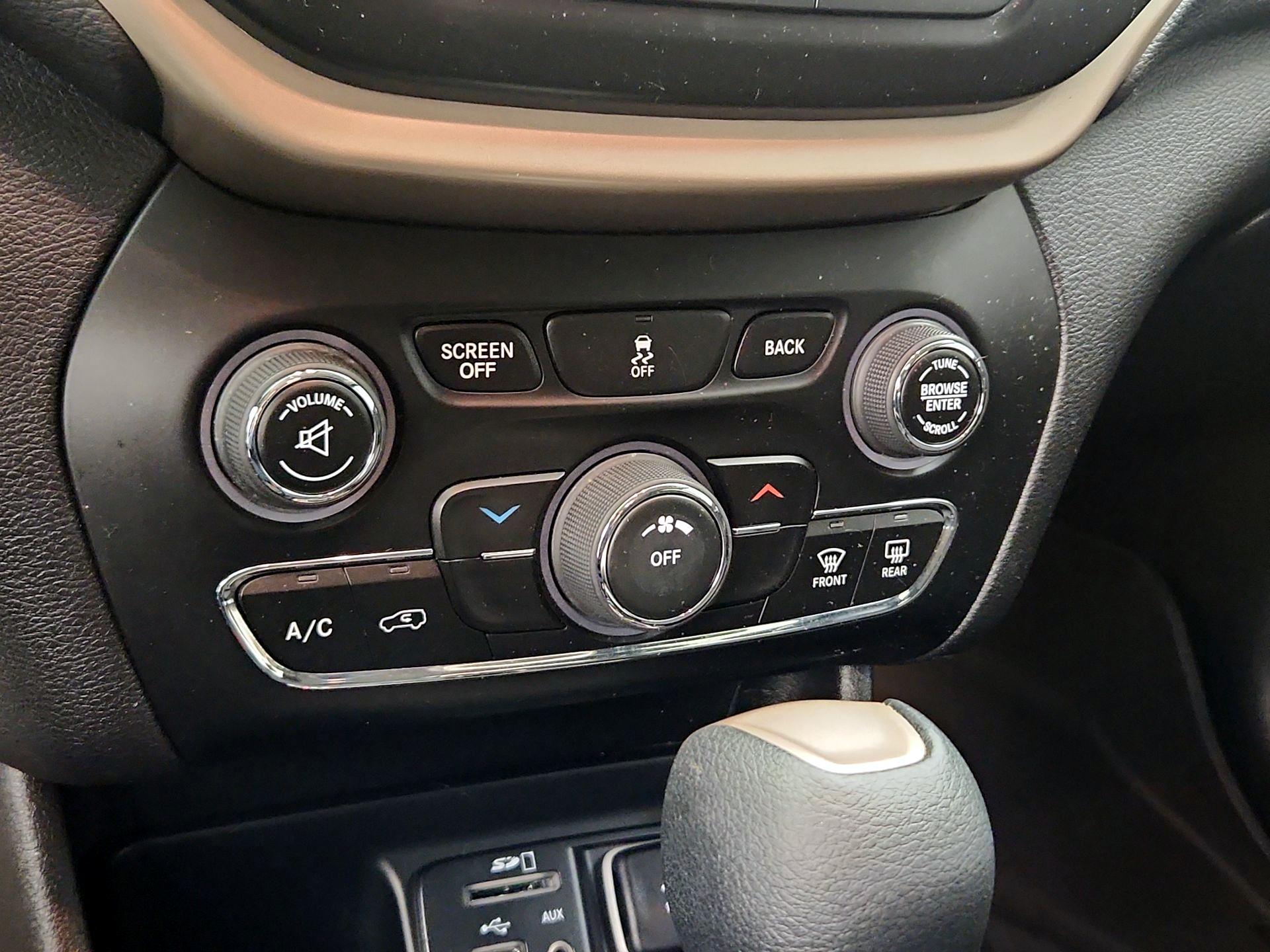 Thumbnail: 2017 Jeep Cherokee - 16
