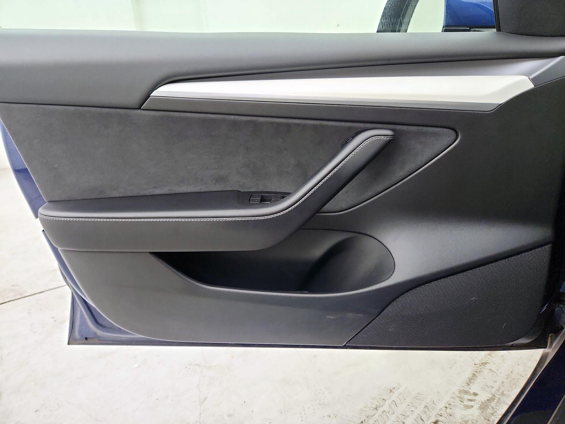 Thumbnail: 2022 Tesla Model 3 - 12