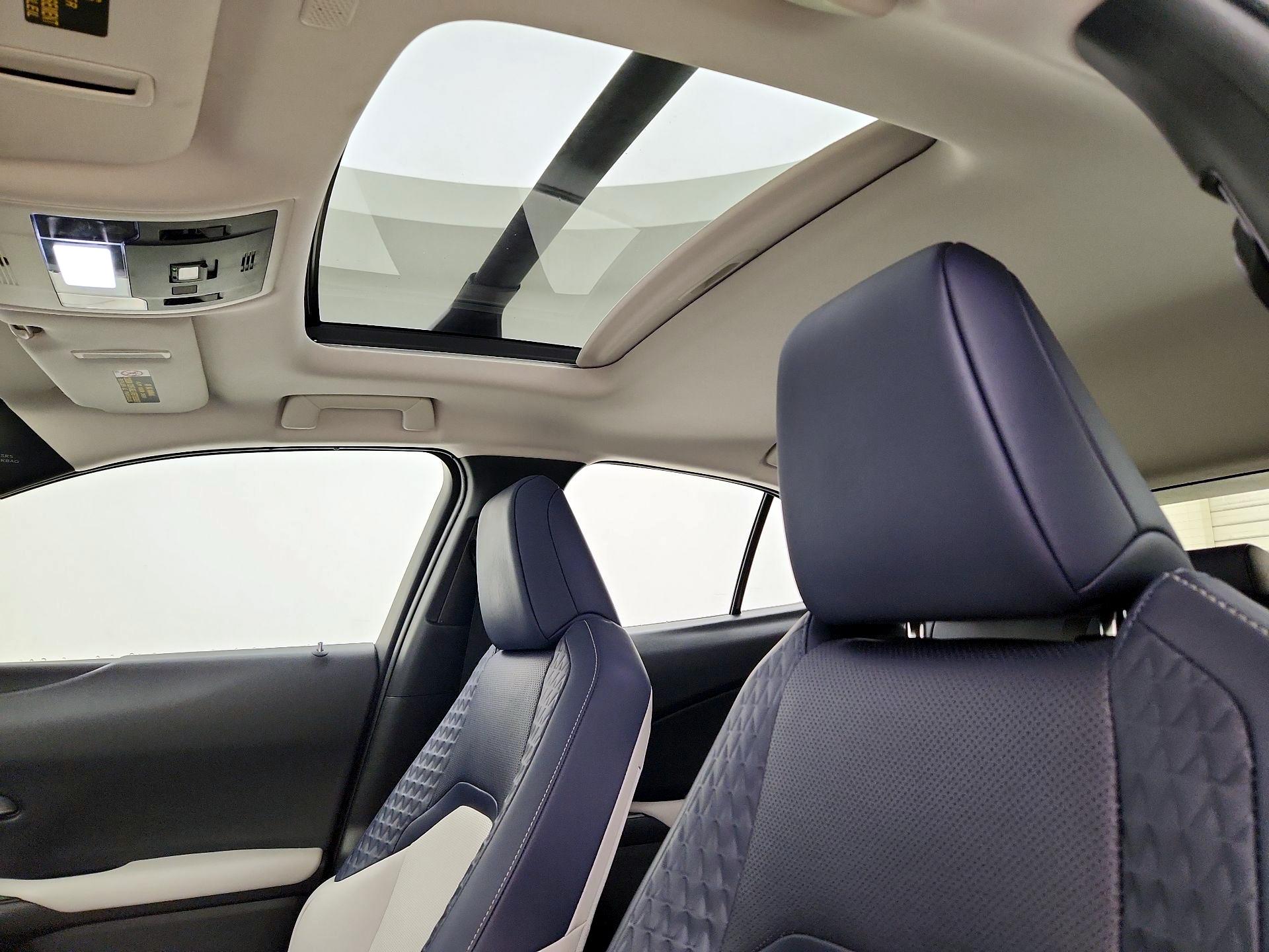 Thumbnail: 2020 Lexus UX - 18