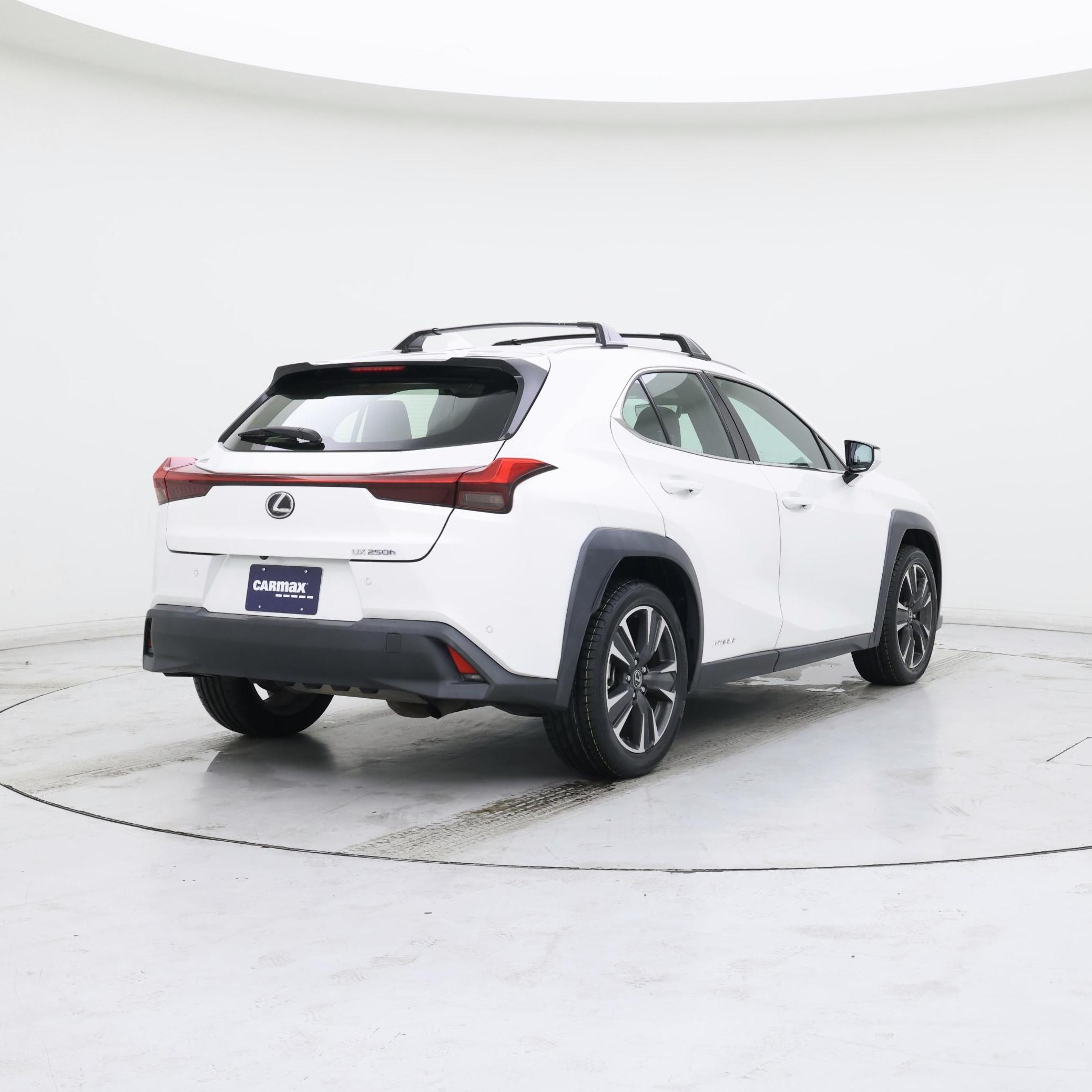 Thumbnail: 2020 Lexus UX - 8