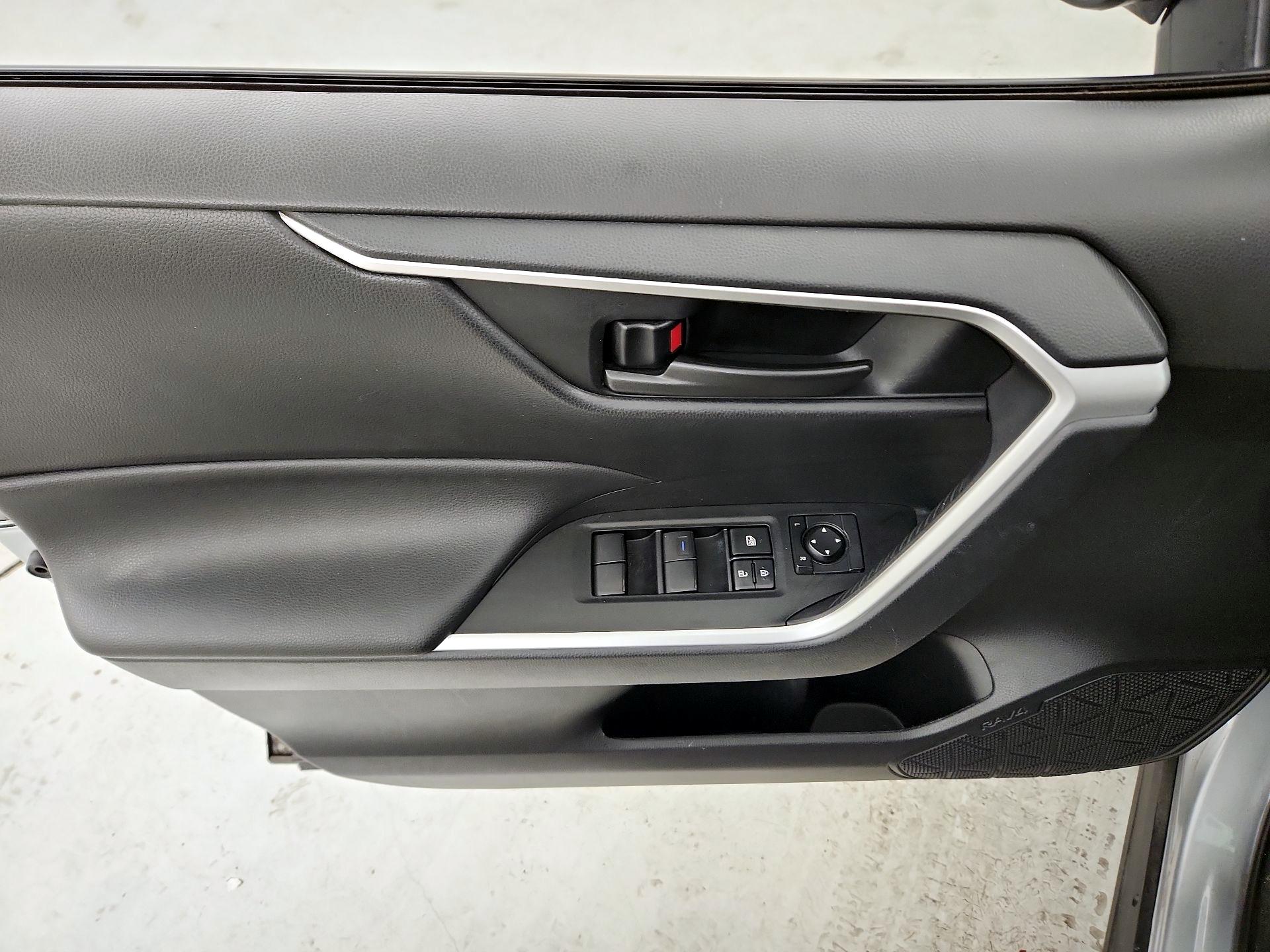 Thumbnail: 2021 Toyota RAV4 - 12
