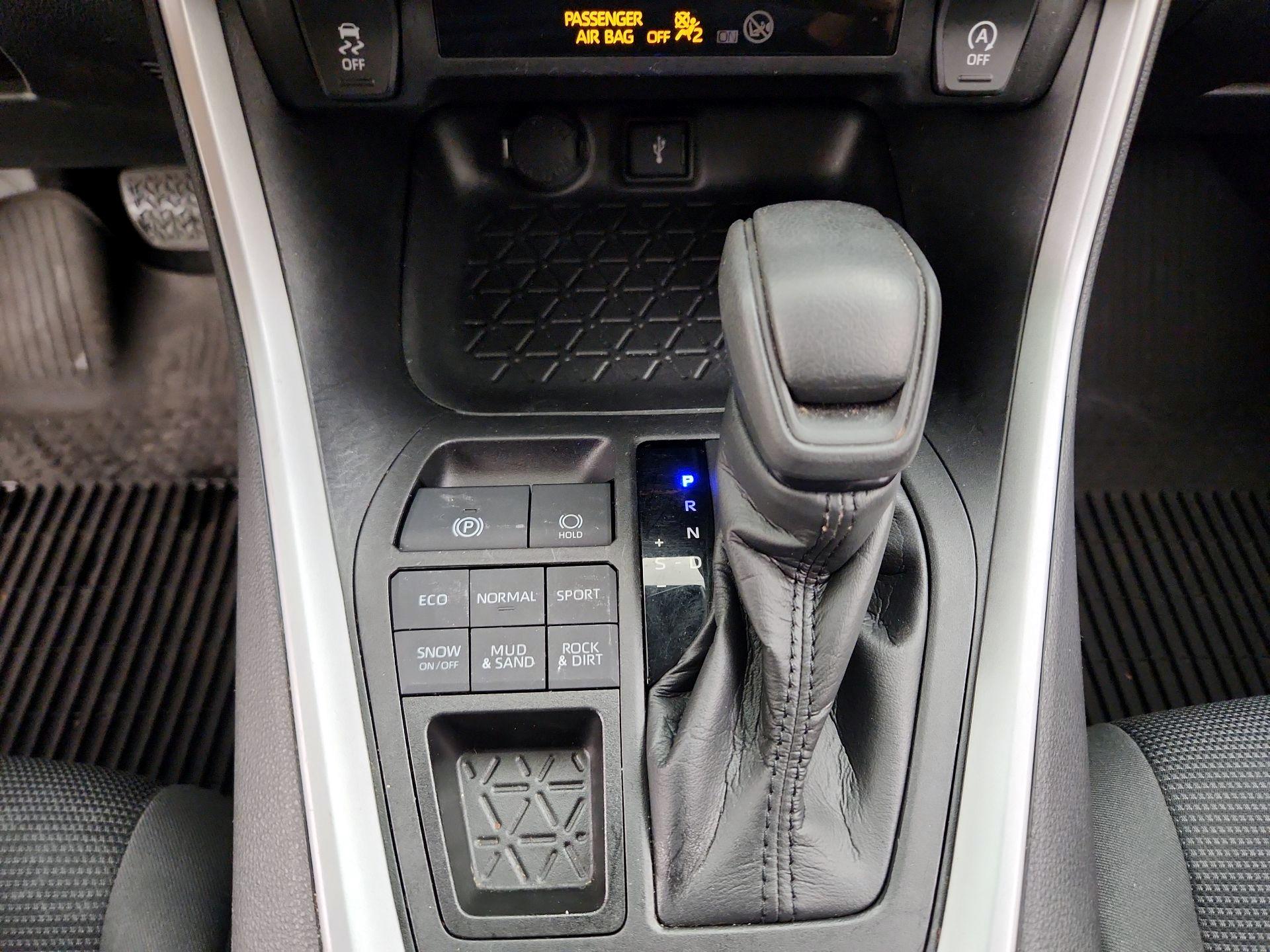 Thumbnail: 2021 Toyota RAV4 - 18