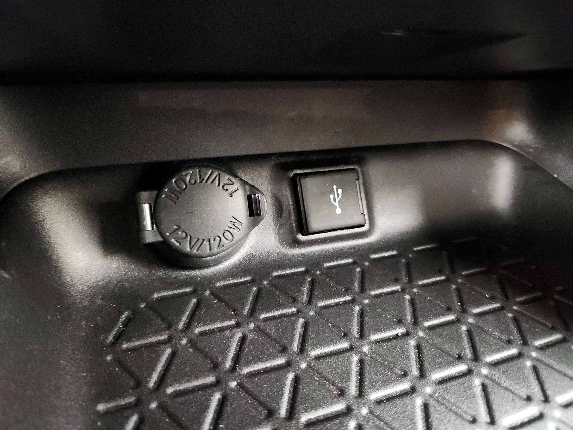 Thumbnail: 2021 Toyota RAV4 - 19
