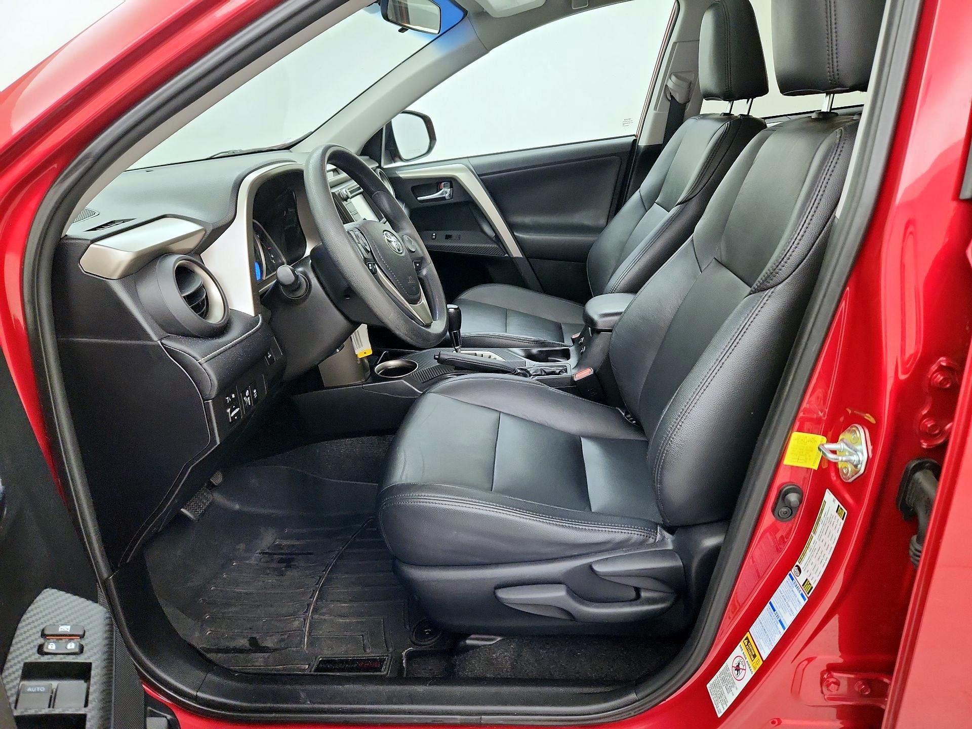 Thumbnail: 2015 Toyota RAV4 - 11