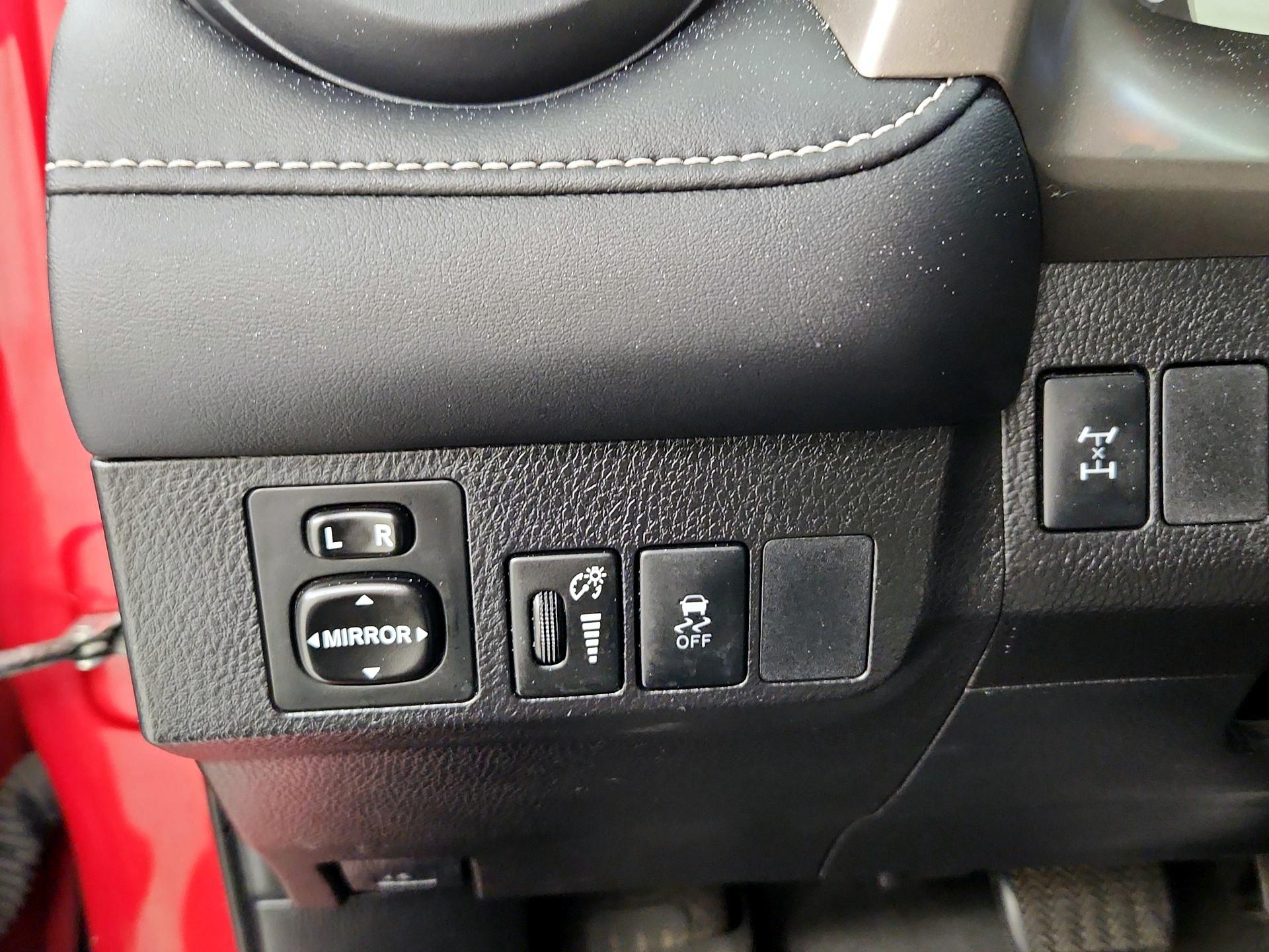 Thumbnail: 2015 Toyota RAV4 - 13