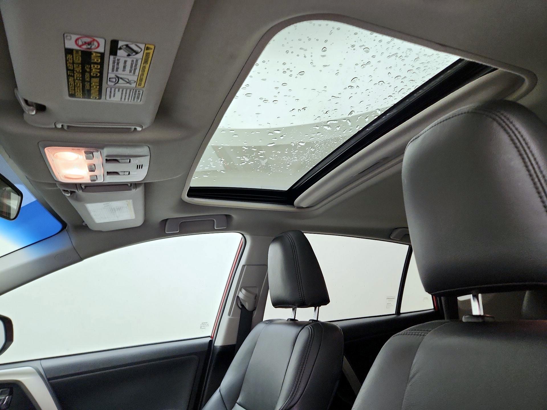 Thumbnail: 2015 Toyota RAV4 - 19