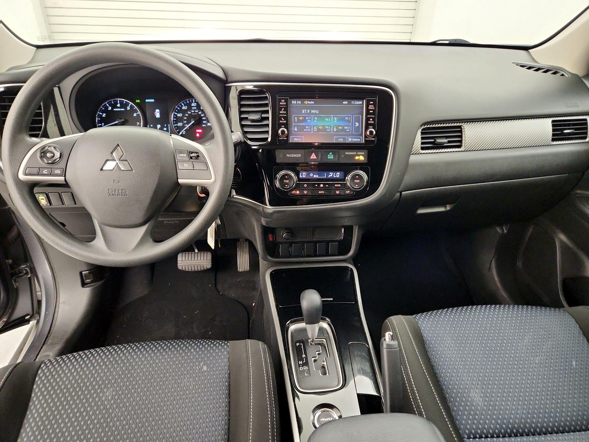 Thumbnail: 2018 Mitsubishi Outlander - 9