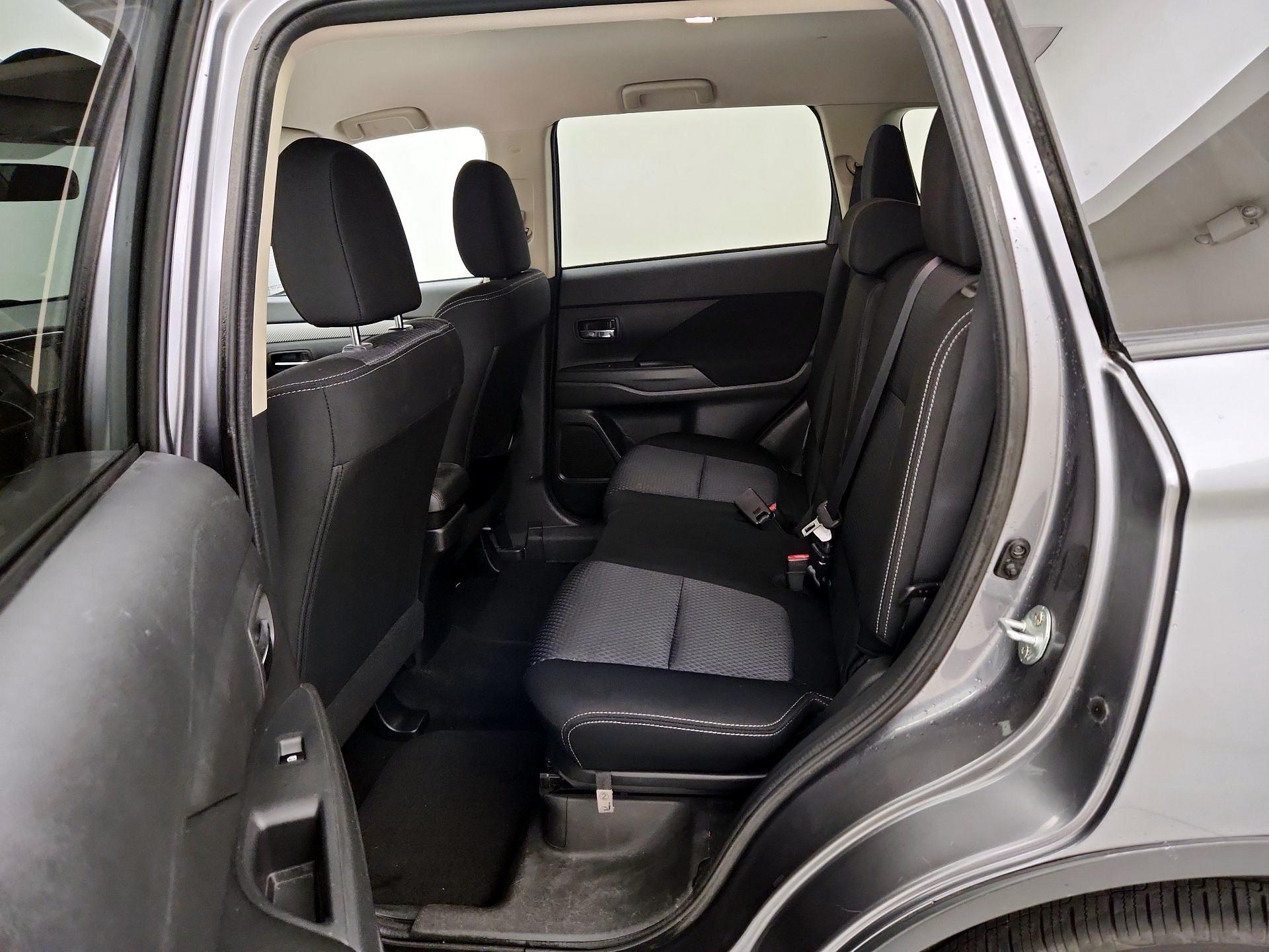 Thumbnail: 2018 Mitsubishi Outlander - 19