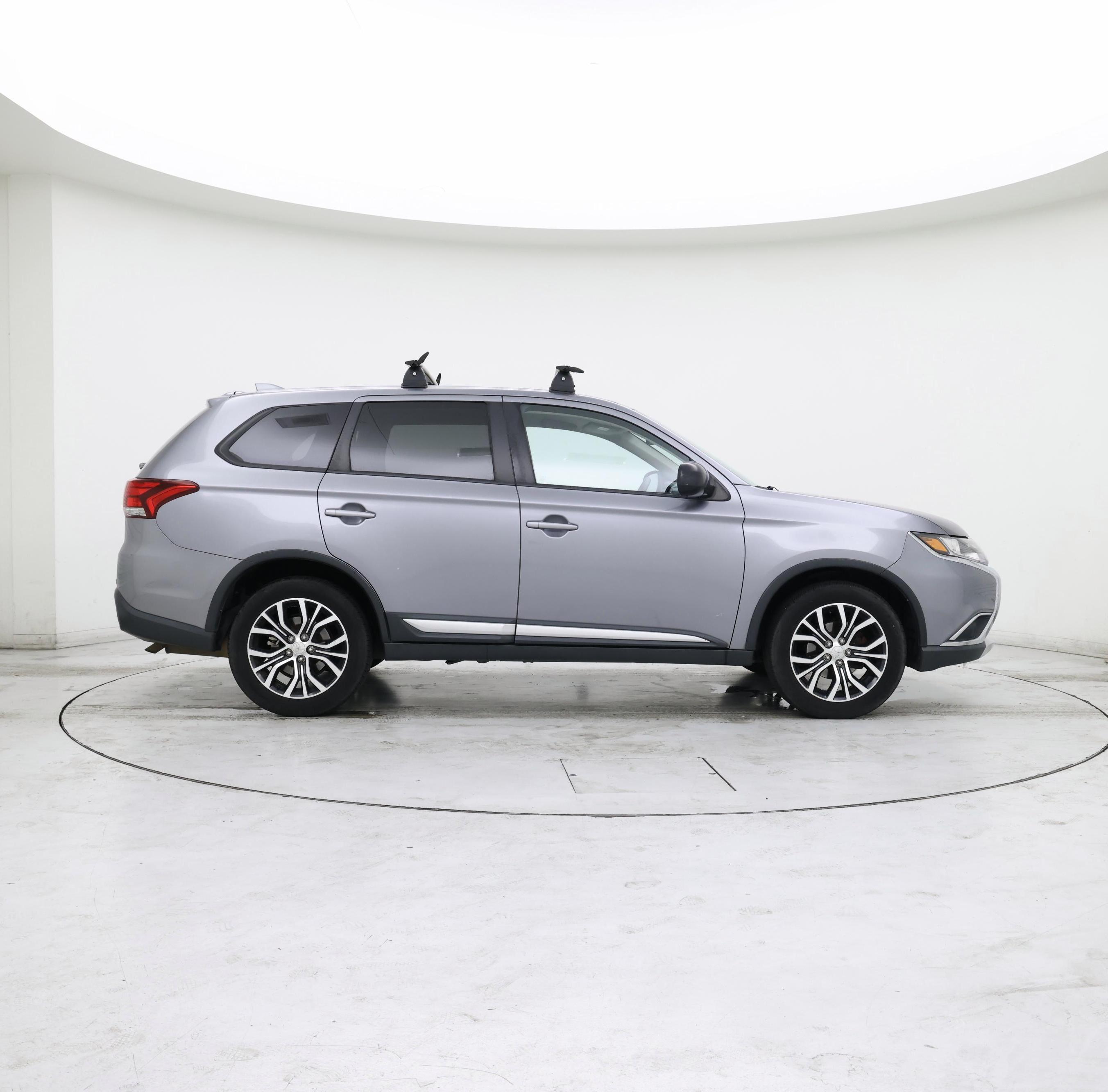 Thumbnail: 2018 Mitsubishi Outlander - 7
