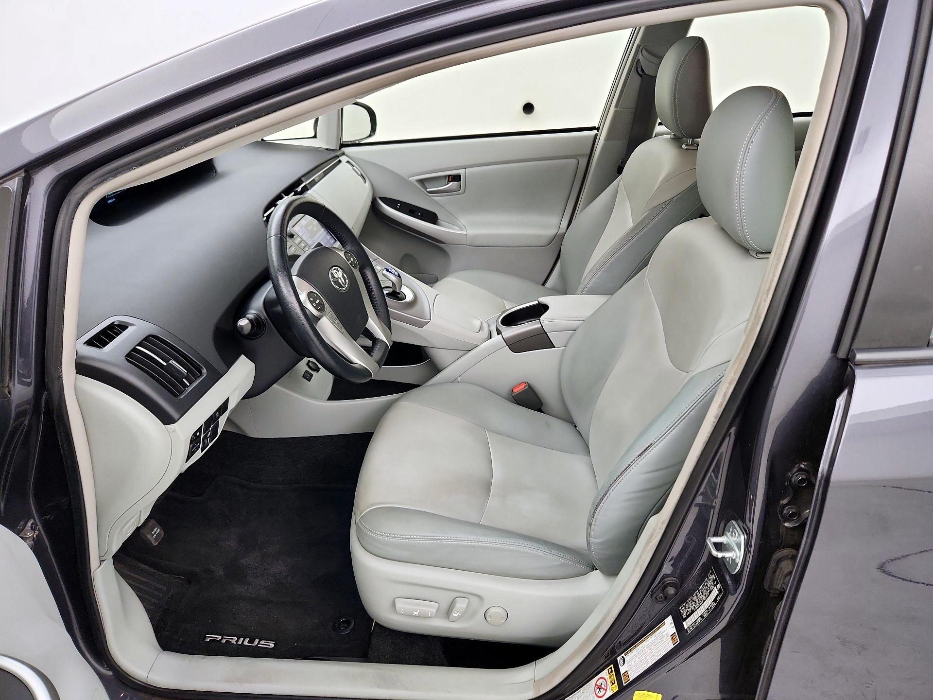 Thumbnail: 2015 Toyota Prius - 11