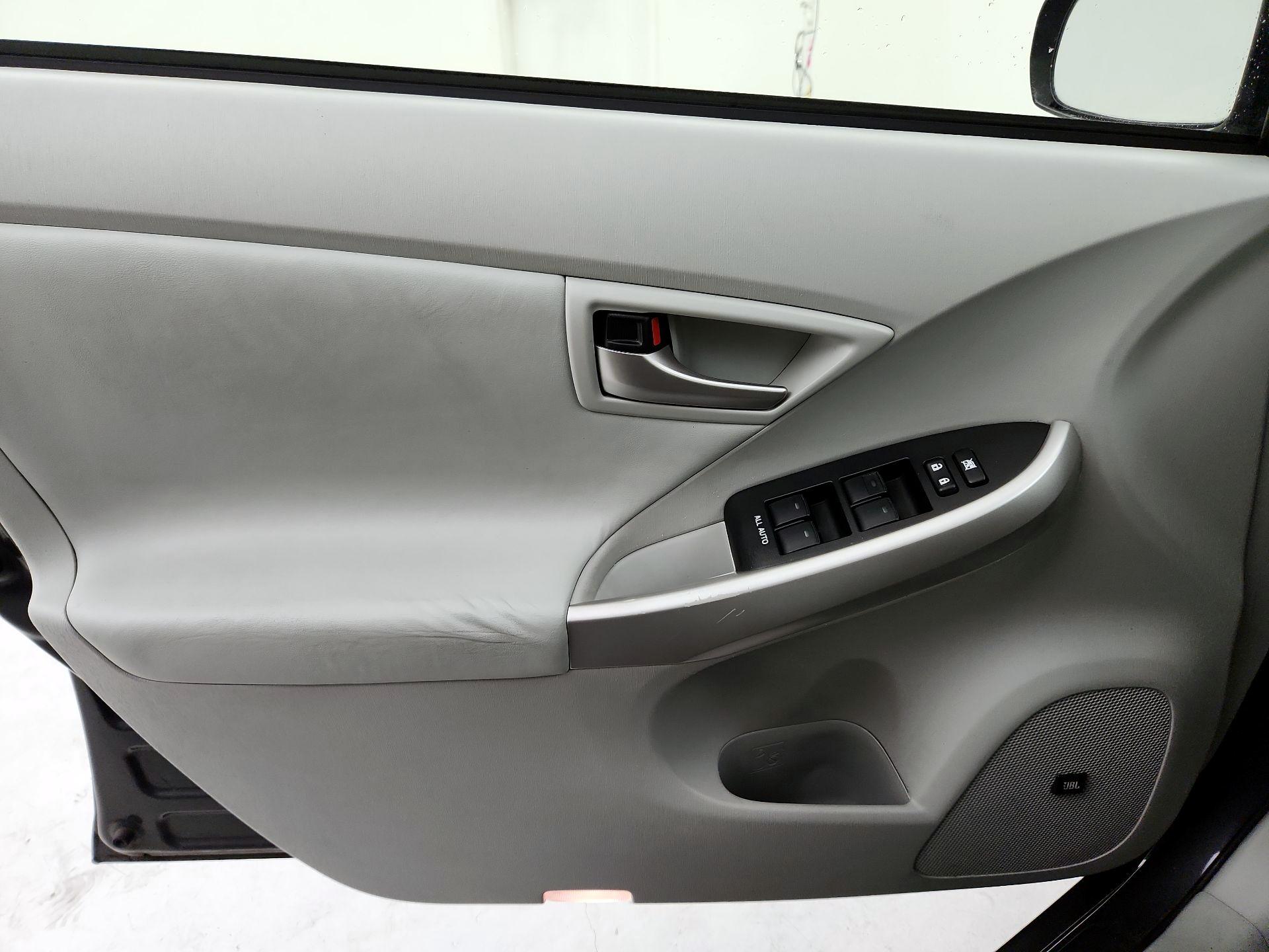 Thumbnail: 2015 Toyota Prius - 12