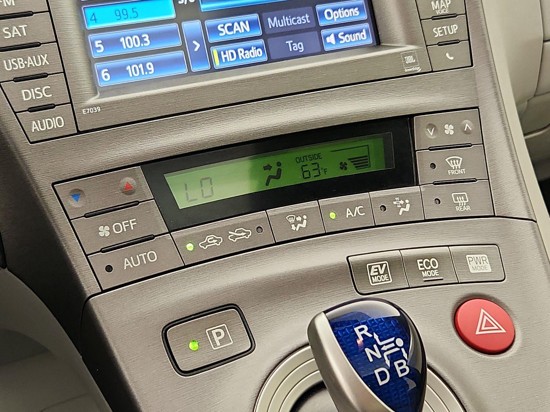 Thumbnail: 2015 Toyota Prius - 16