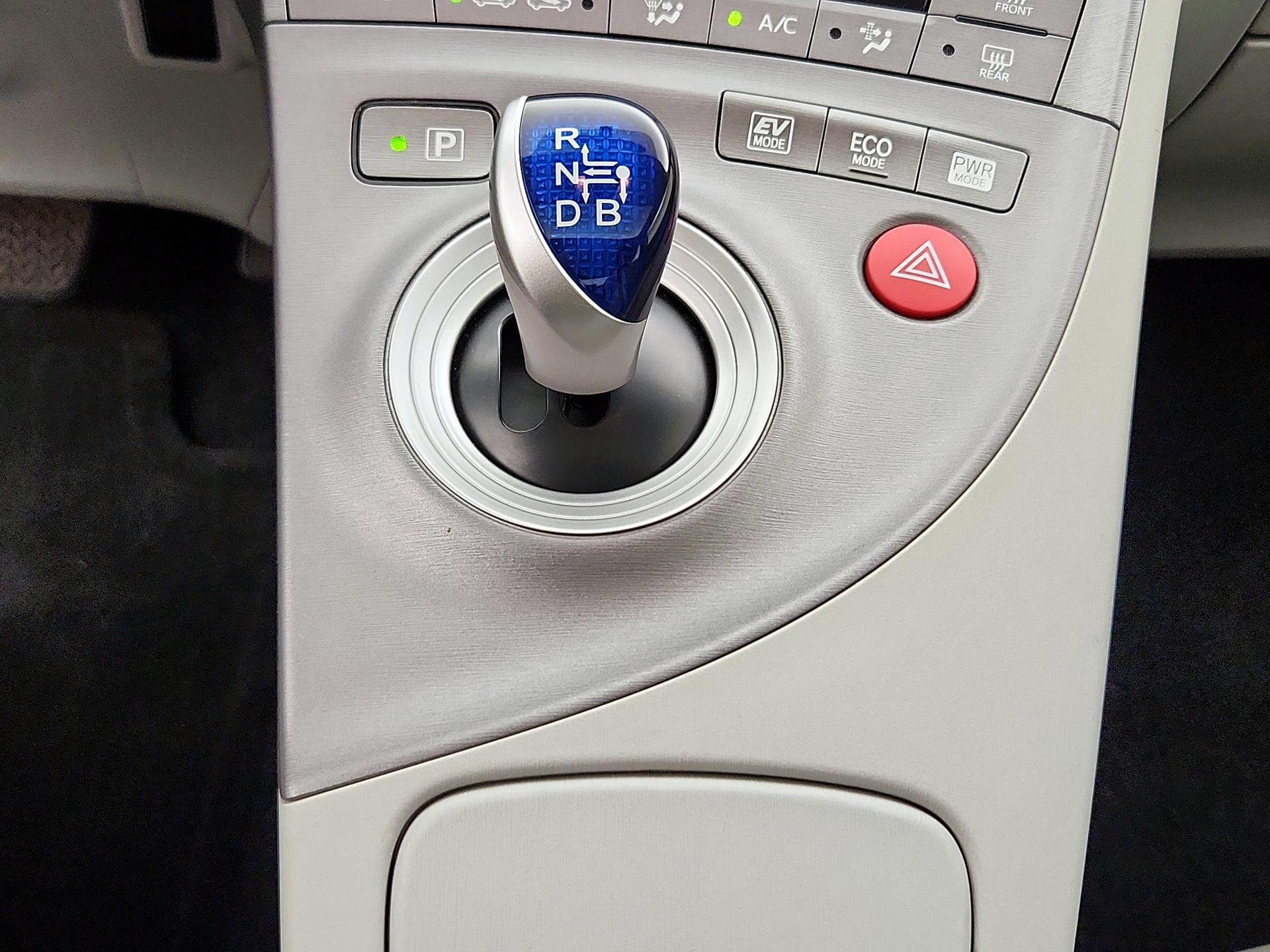 Thumbnail: 2015 Toyota Prius - 17