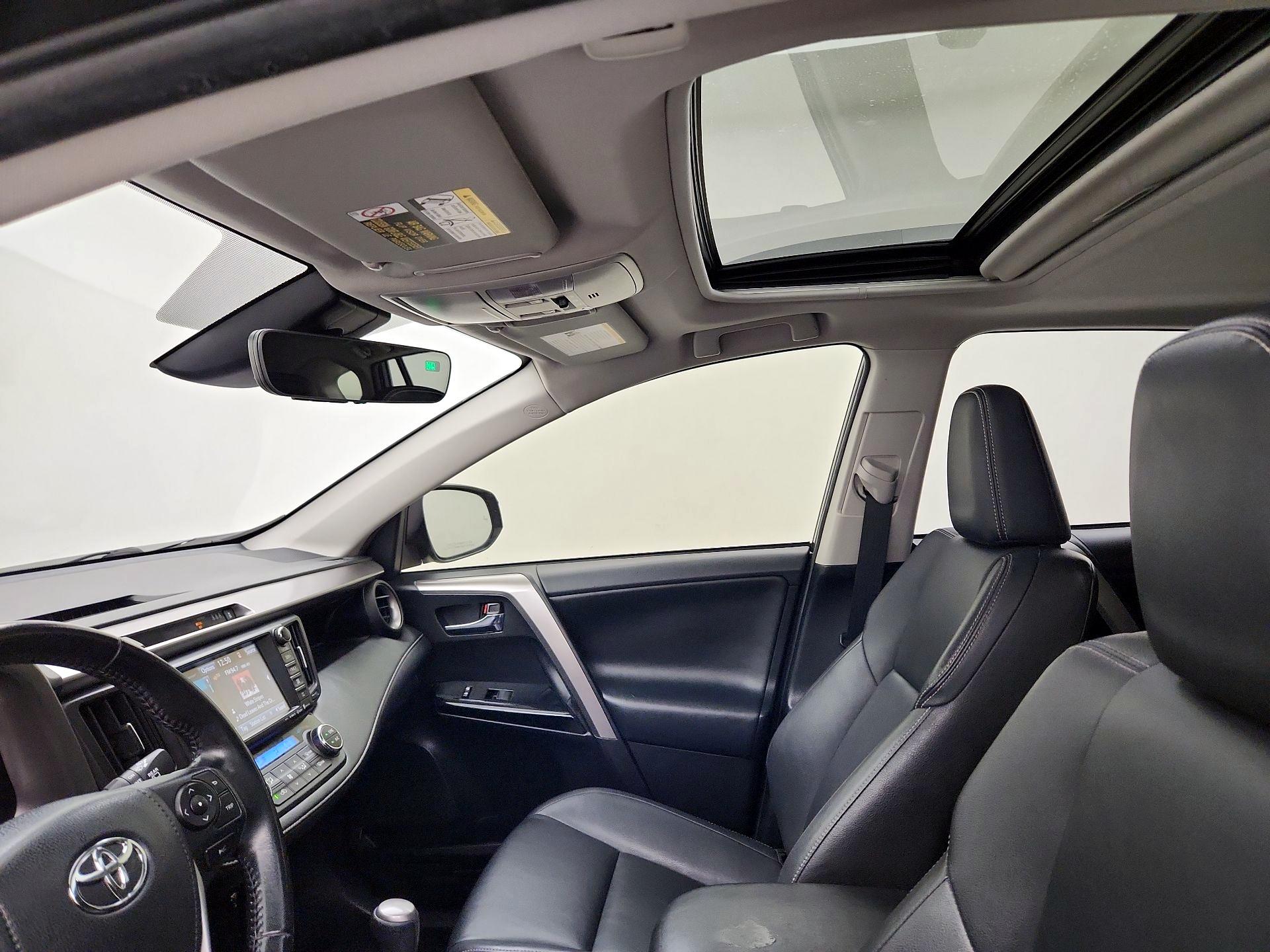 Thumbnail: 2017 Toyota RAV4 - 19
