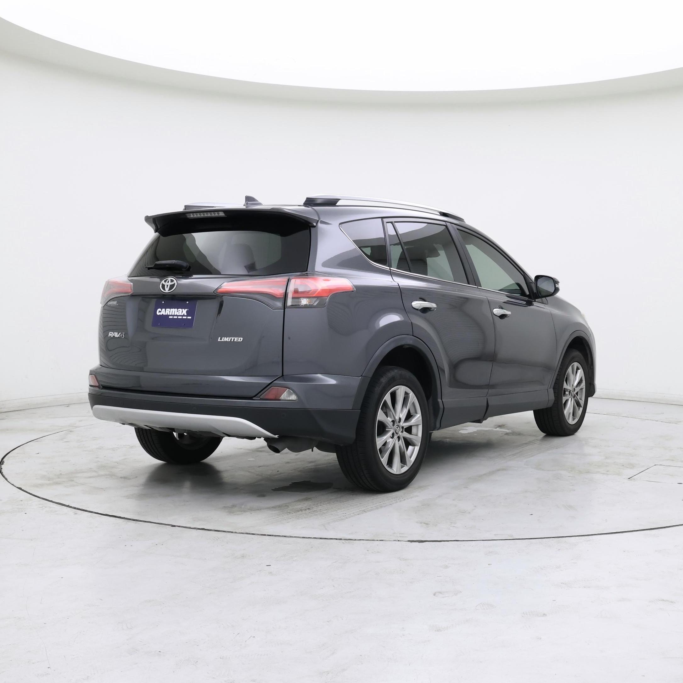 Thumbnail: 2017 Toyota RAV4 - 8