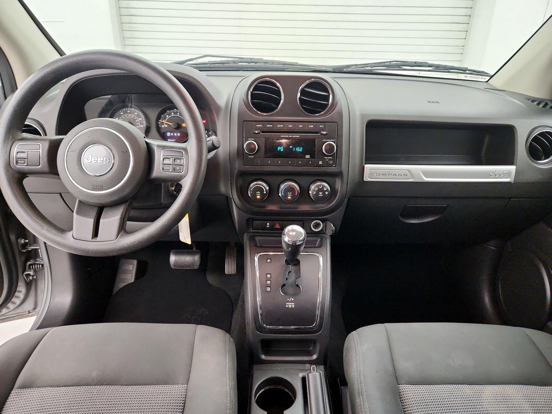 Thumbnail: 2015 Jeep Compass - 9