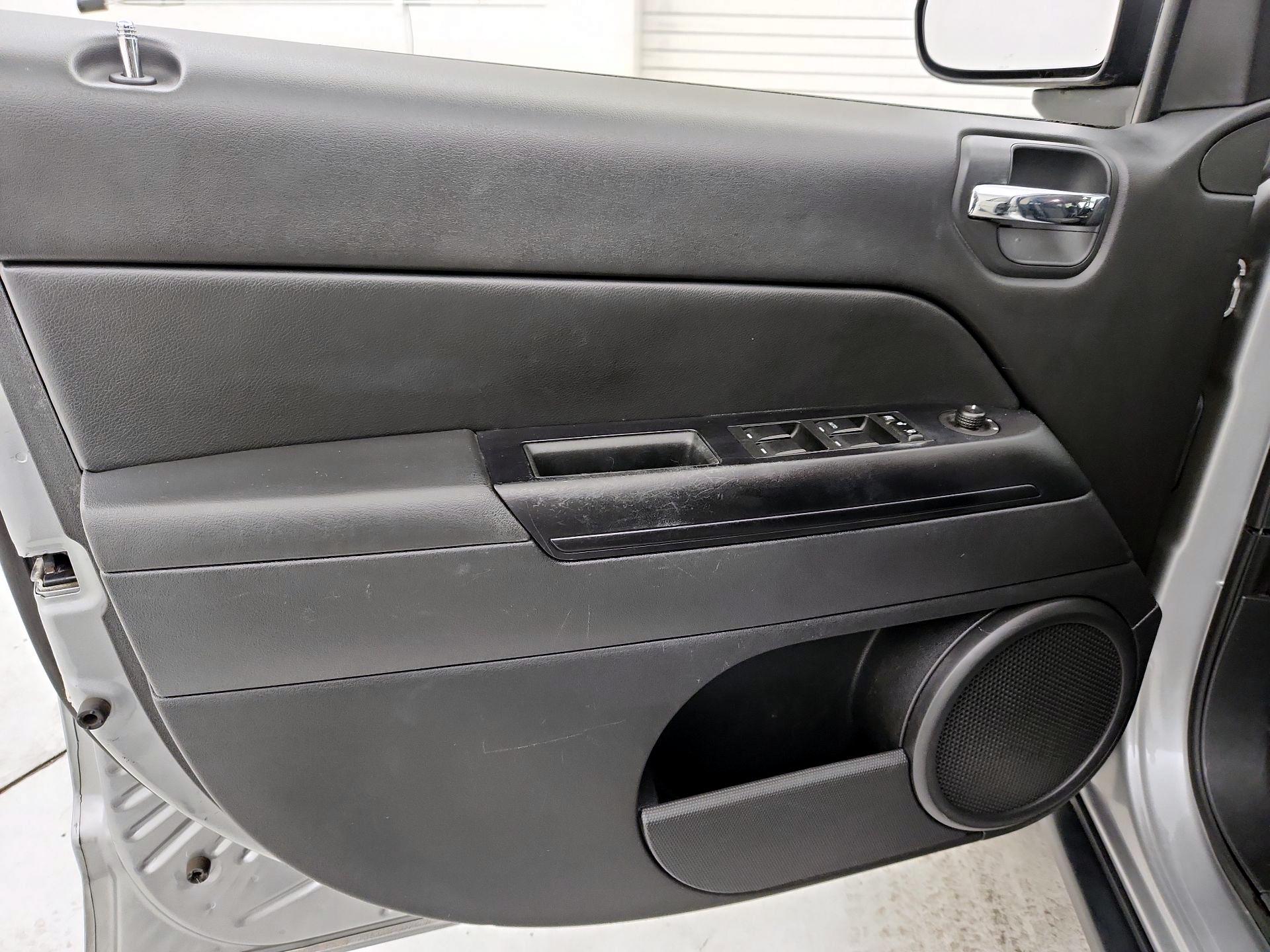 Thumbnail: 2015 Jeep Compass - 12
