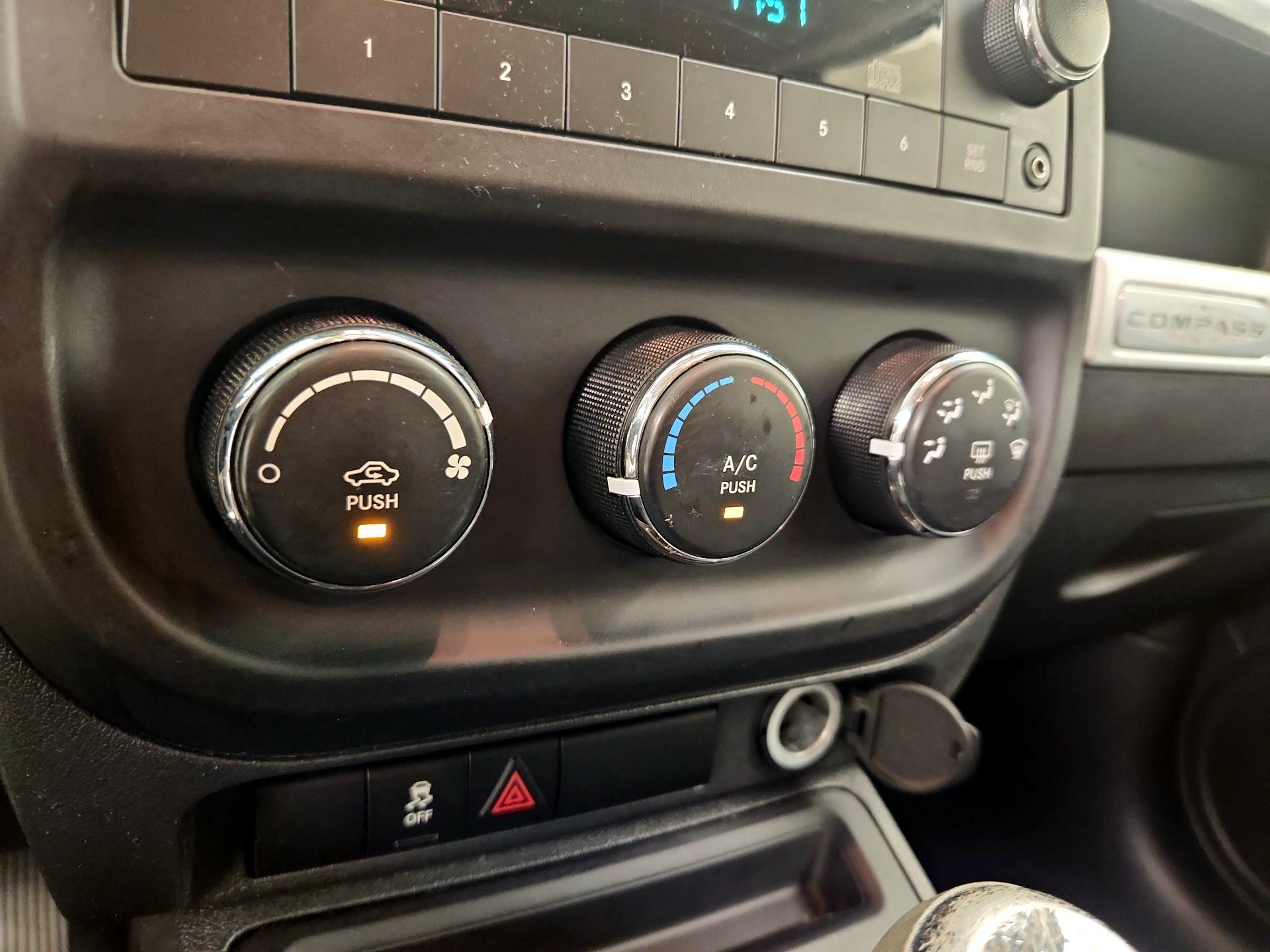 Thumbnail: 2015 Jeep Compass - 14