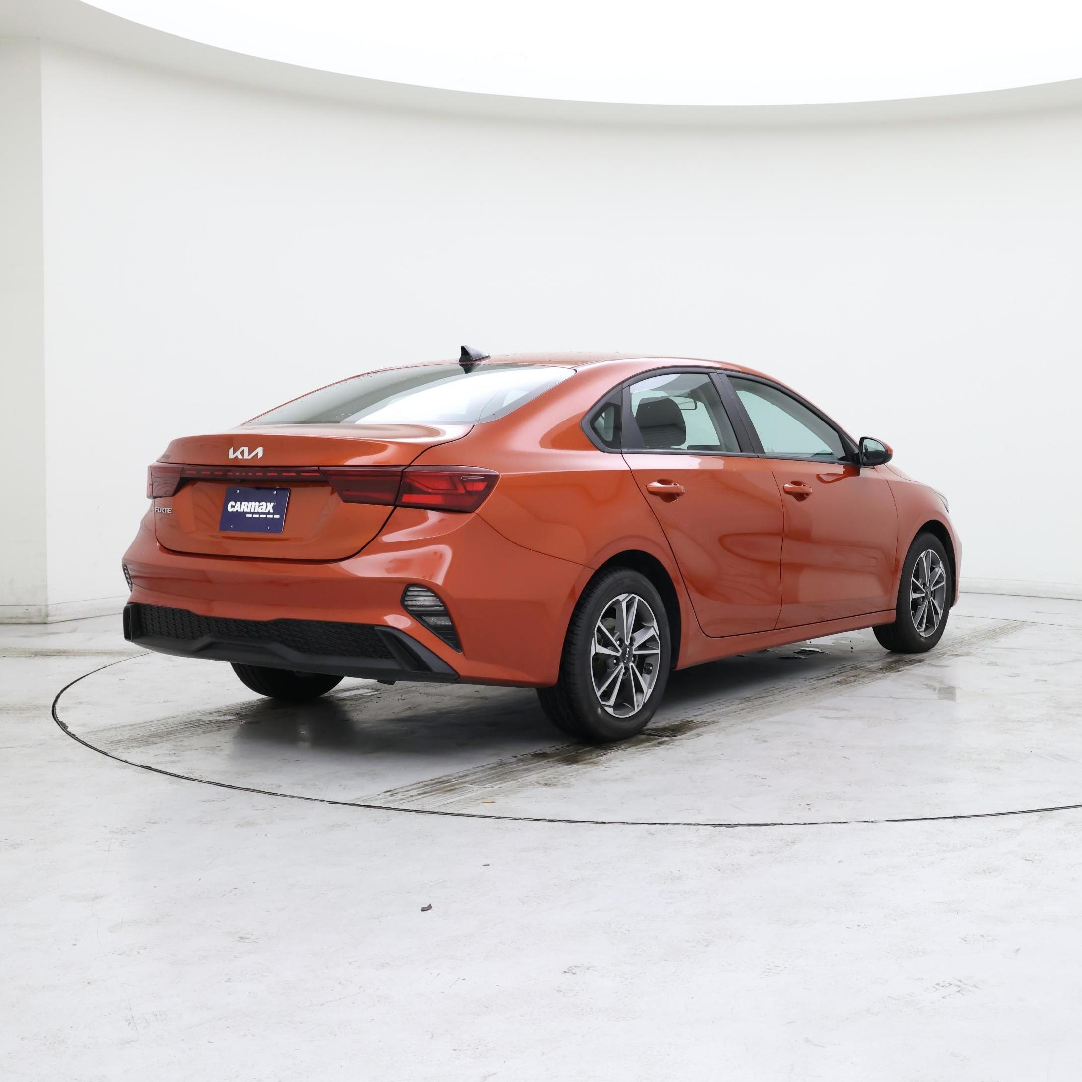 Thumbnail: 2023 Kia Forte - 8