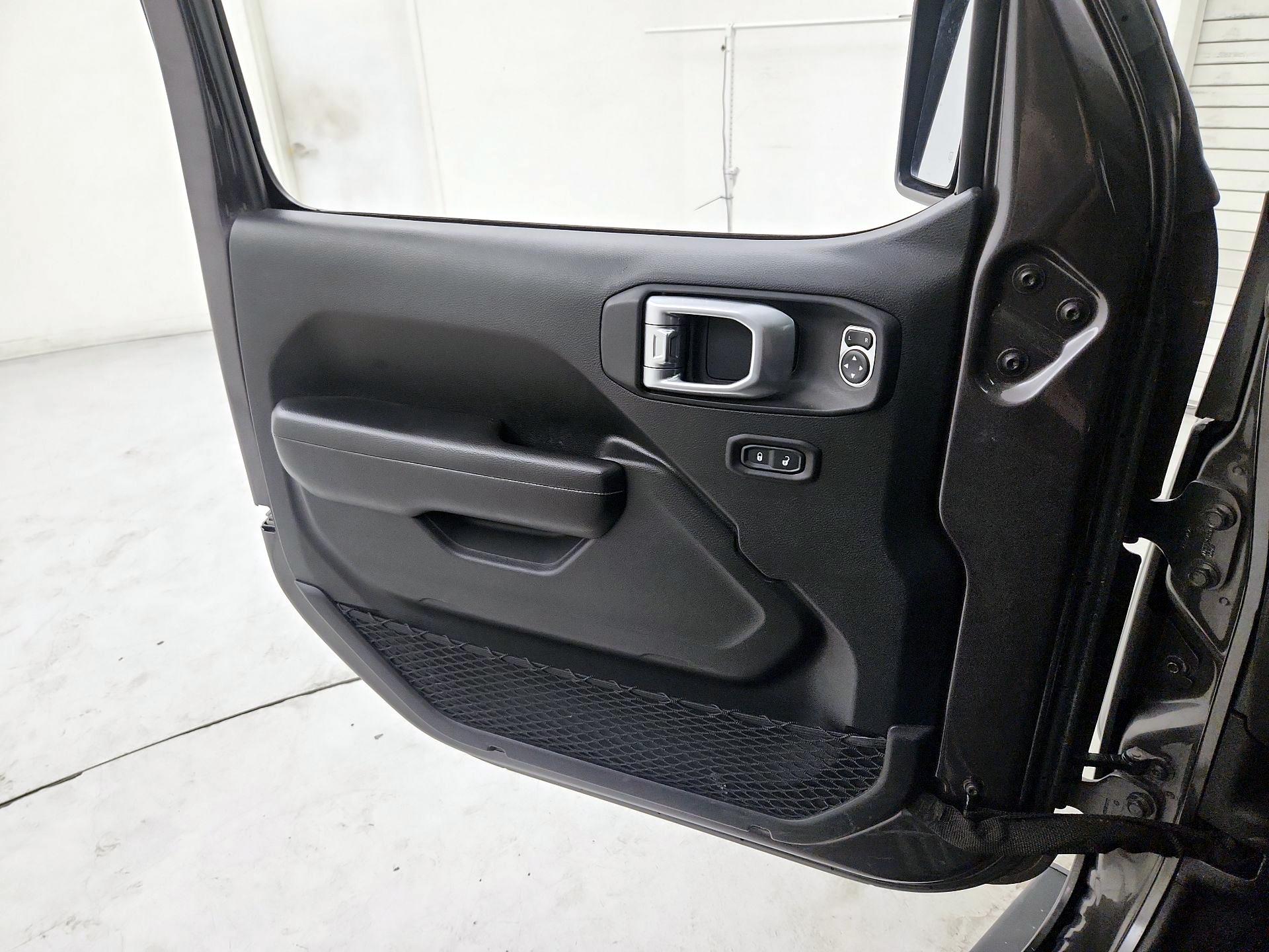 Thumbnail: 2020 Jeep Gladiator - 12