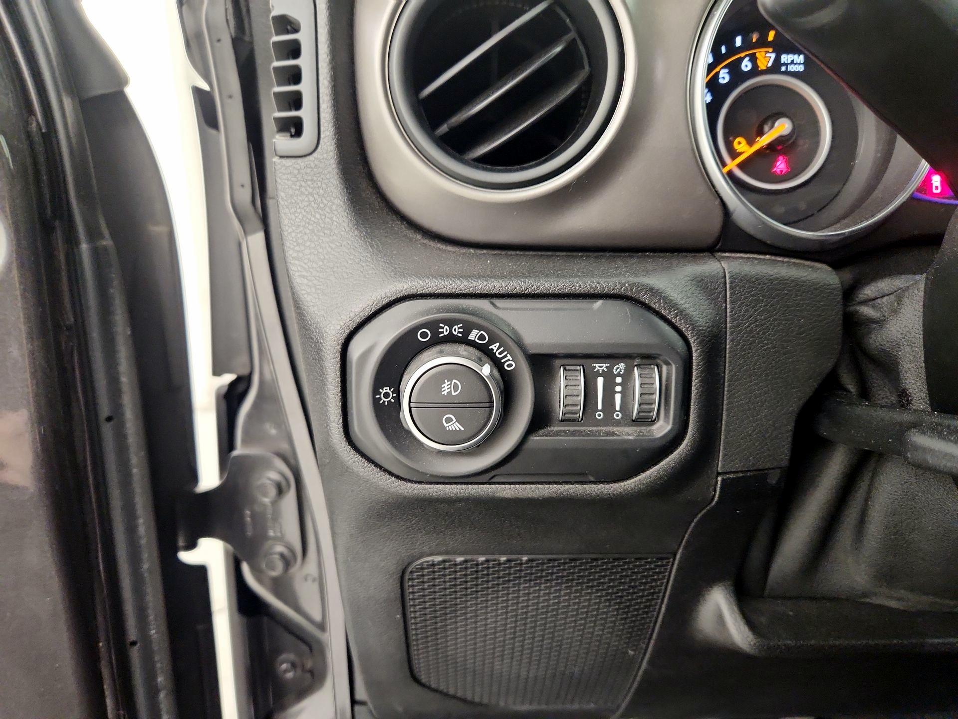 Thumbnail: 2020 Jeep Gladiator - 13
