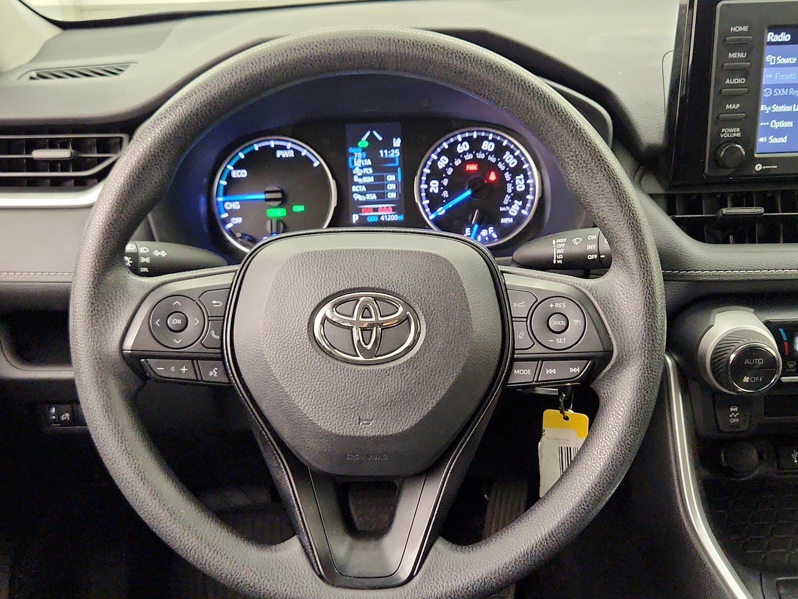 2022 Toyota RAV4 LE - Photo 11