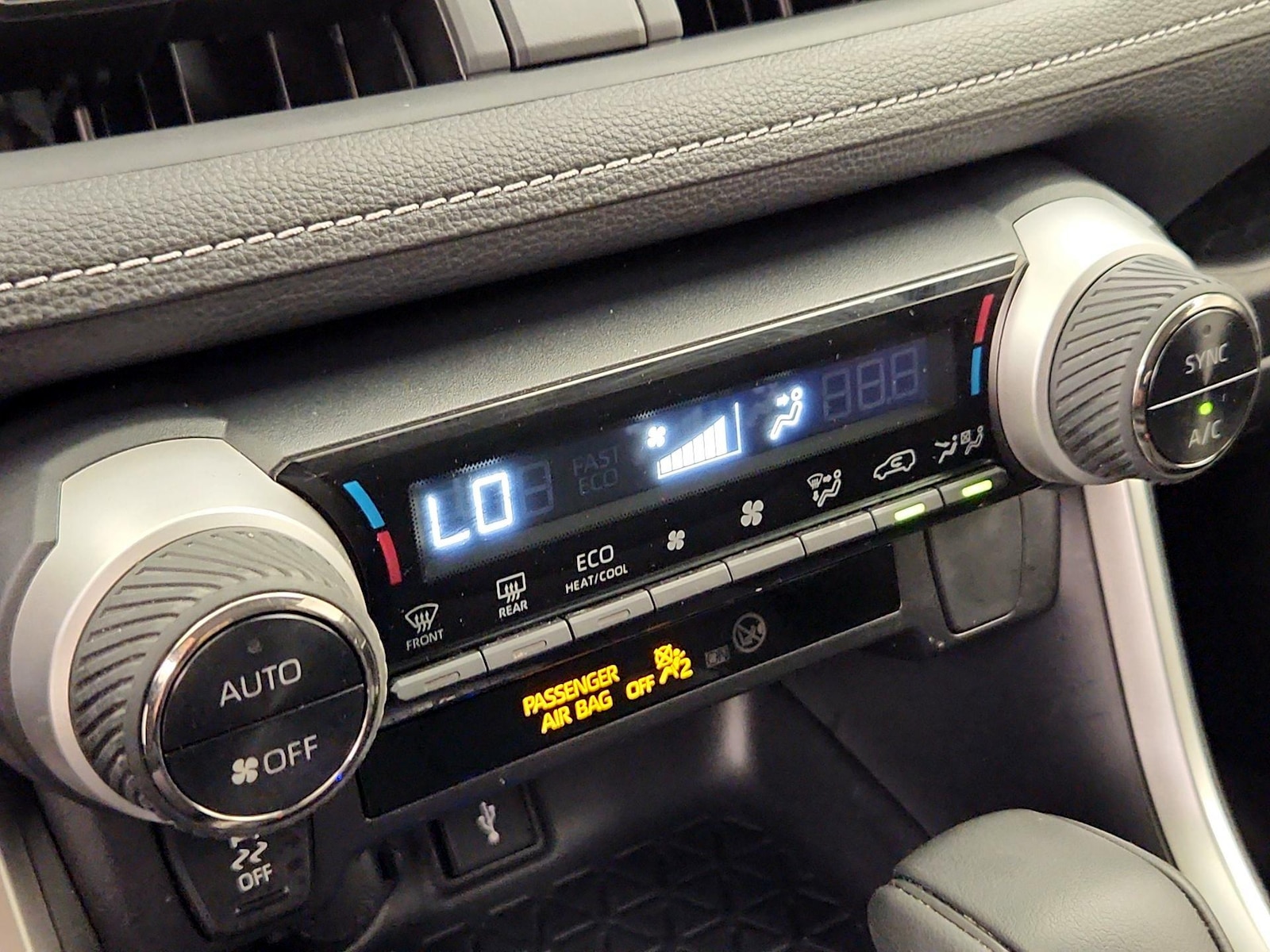 2022 Toyota RAV4 LE - Photo 17