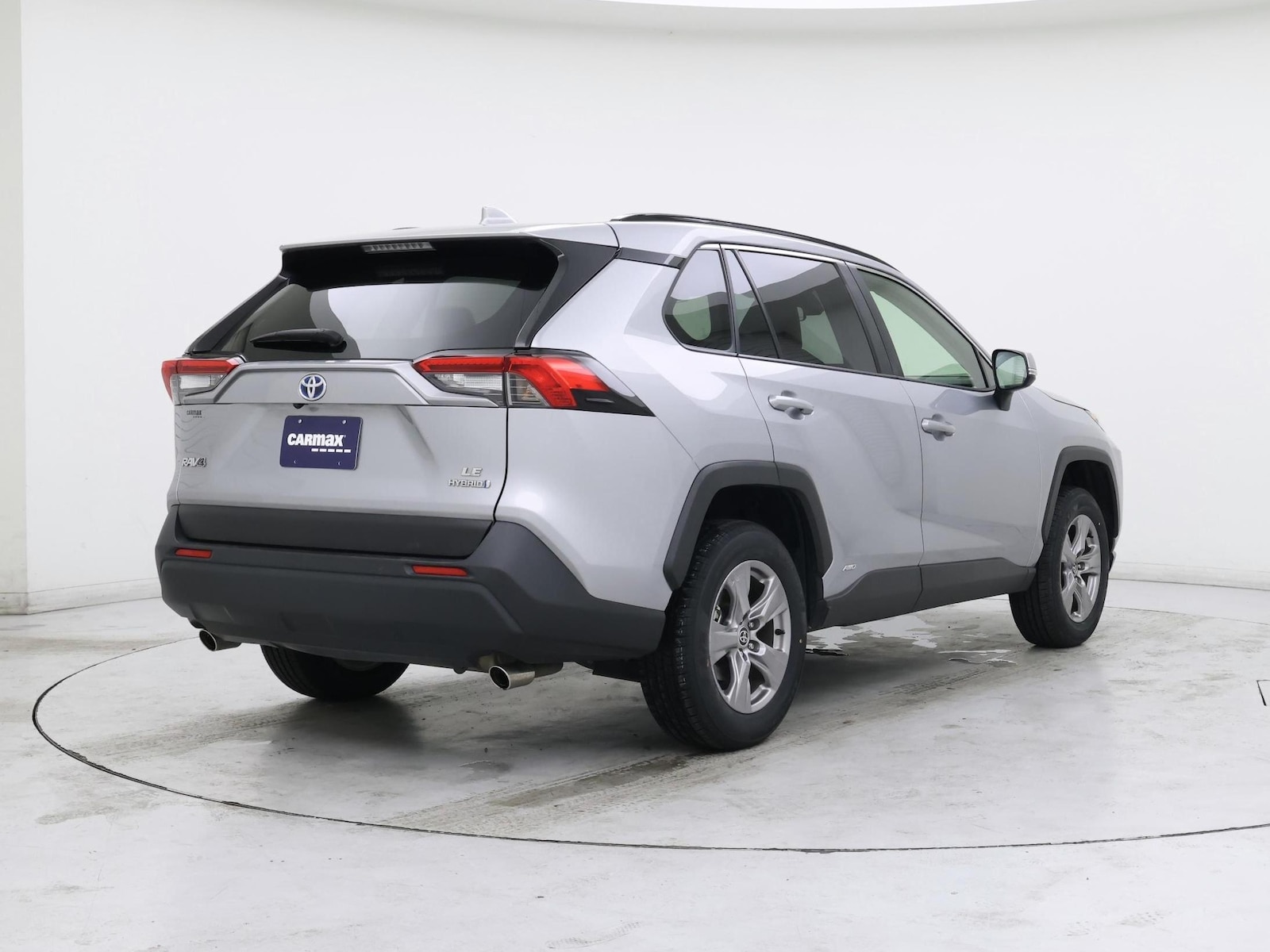 2022 Toyota RAV4 LE - Photo 9
