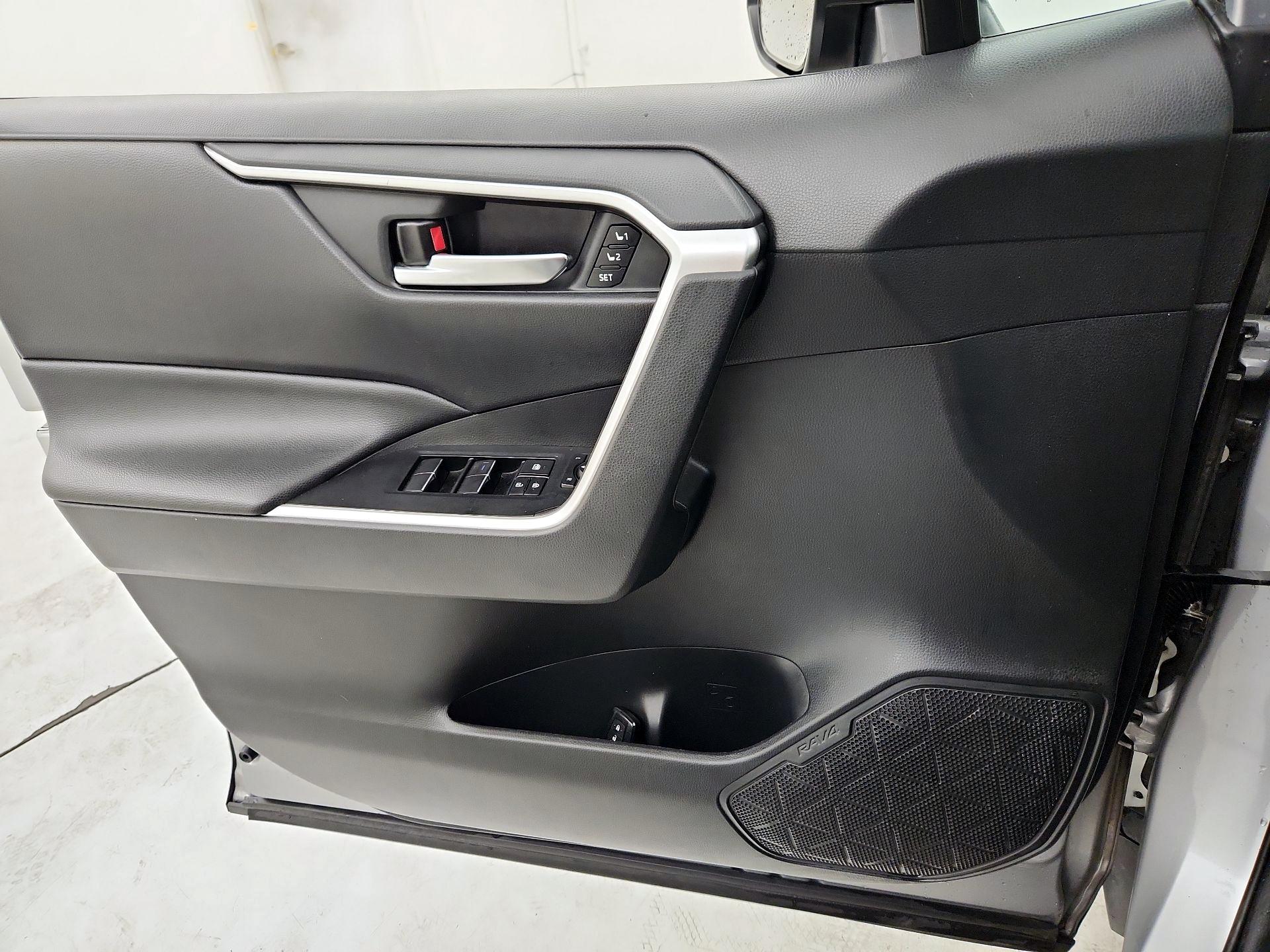 Thumbnail: 2021 Toyota RAV4 - 12